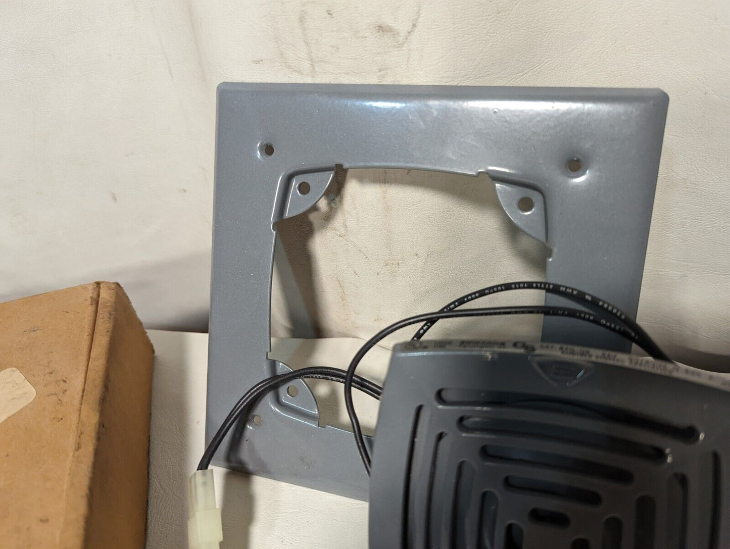 Edwards 870-G5 flush horn, 24VAC, 50/60Hz, general signaling (nonfire alarm) use