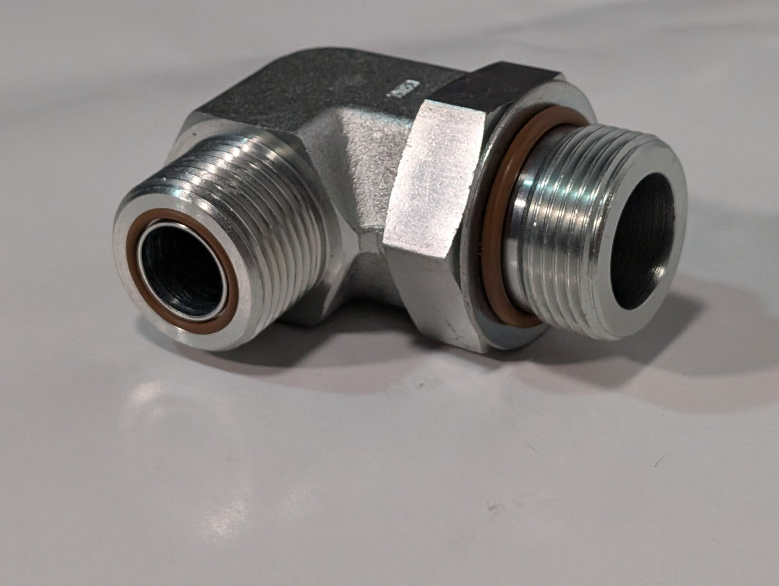 Sullair 02250152-544 Elbow Connector 90°, 1" SAE x 3/4" ORFS Compressor Part