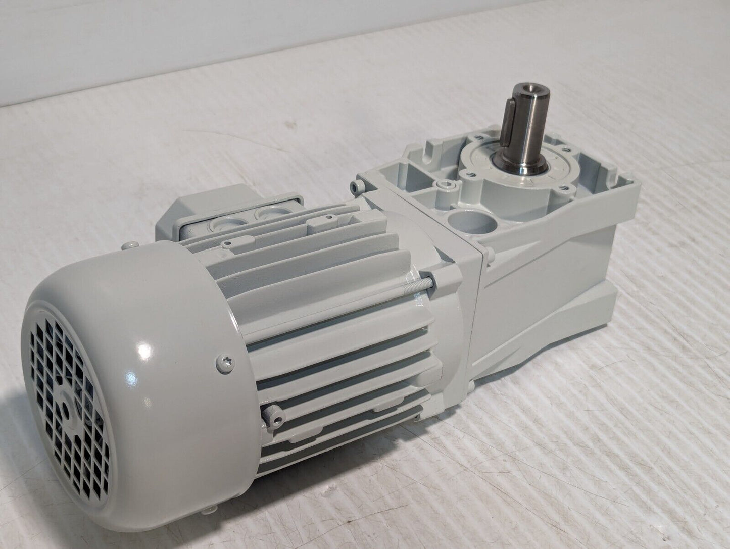 NEW Lenze GKR03-2M VBR 063C32 2-Stage Gearbox Motor - Free Shipping