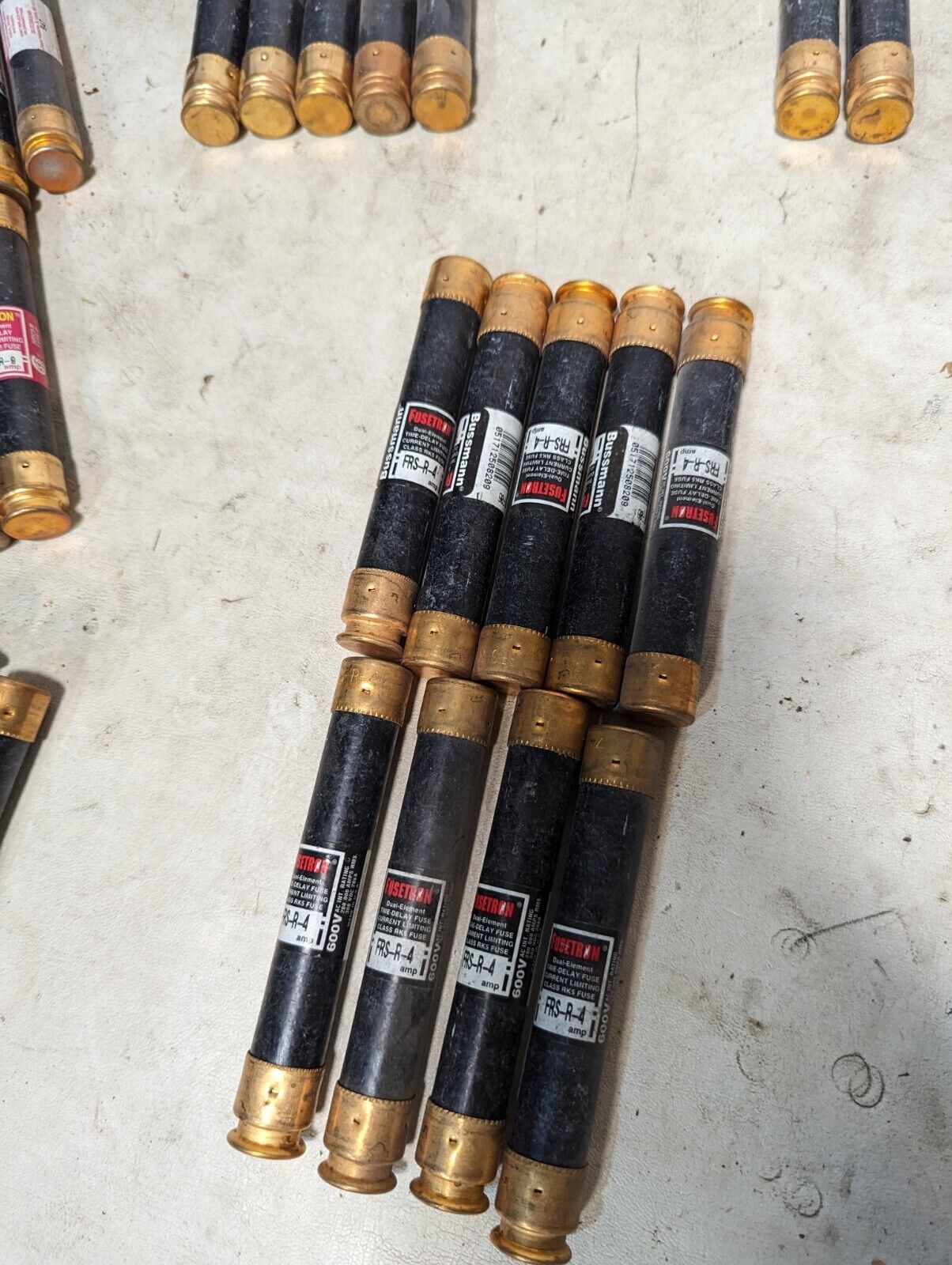 Large lot of 100 FRS-R fuses, 18xFRS-R-9, 15xFRS-R-8, 7xFRS-R-6-1/4, 1xFRS-R-6,