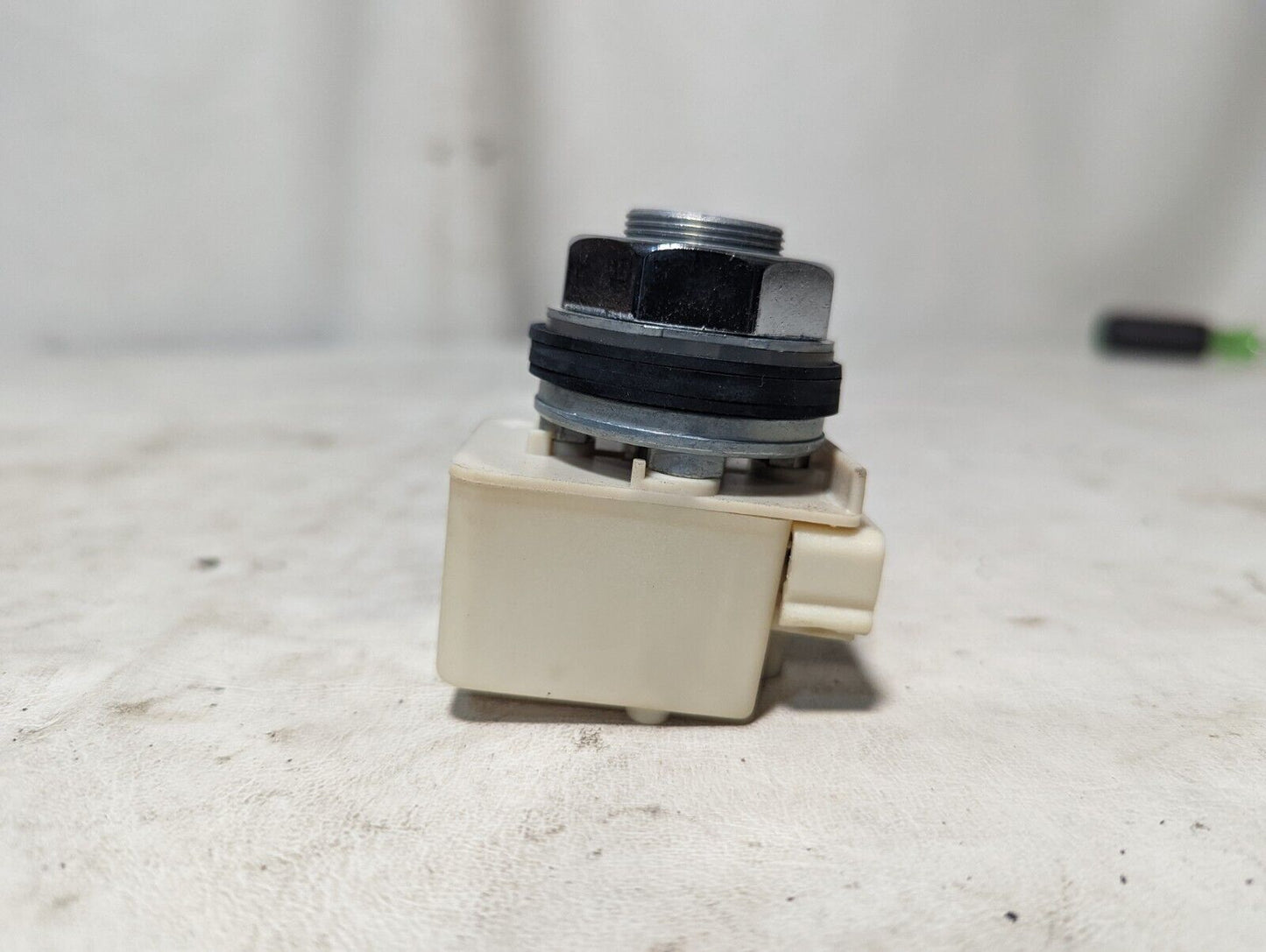 Square D 9001KP11 standard pilot light, Class 9001, Series H, Type KP11, 120VAC