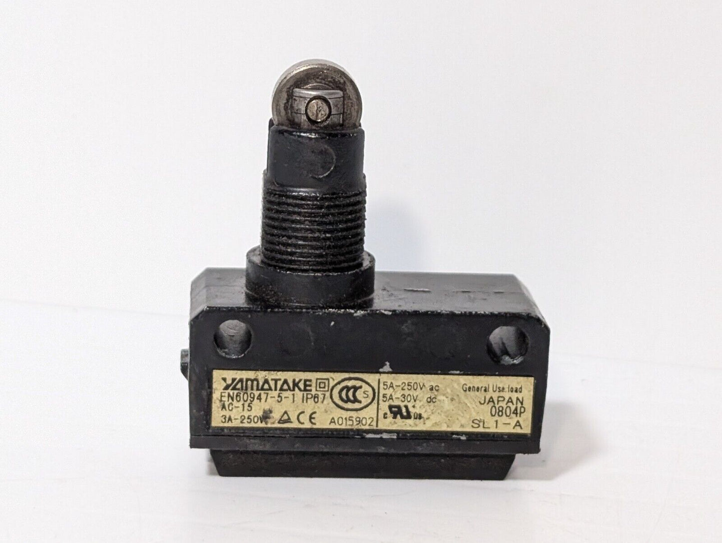 Yamatake SL1-A Limit Switch, Roller Plunger, SPDT, 5A, 250vac \ 30vdc