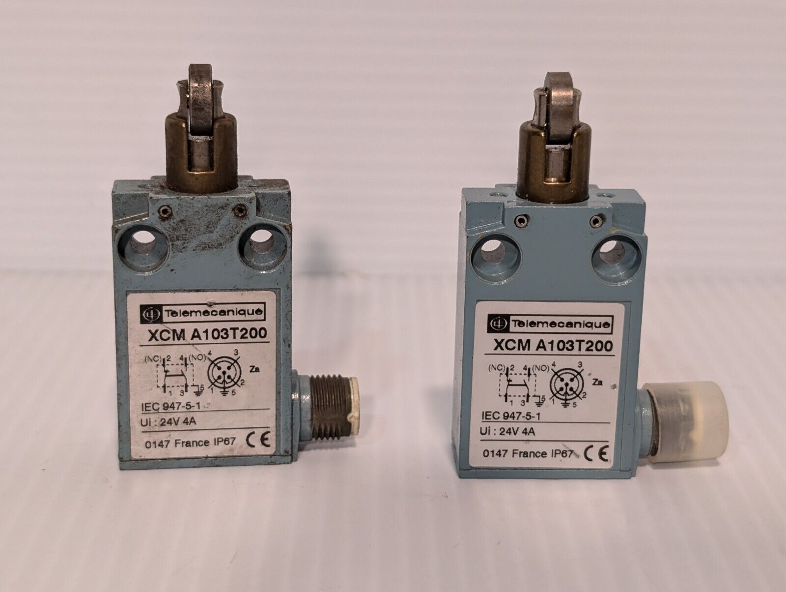 Telemecanique XCM-A103T200 Roller Plunger Limit Switch, 4A, 24VAC as pictured