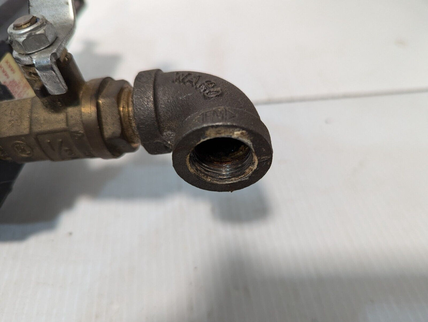 Air Preparation Assembly: Dayton 4ZL49, Dayton 4ZM20, two air hose connectors