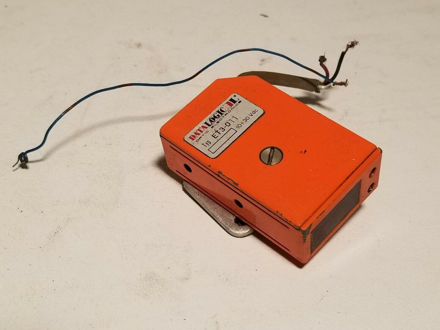 DataLogic DL optic electronics ET3-11 10-30VDC with bracket