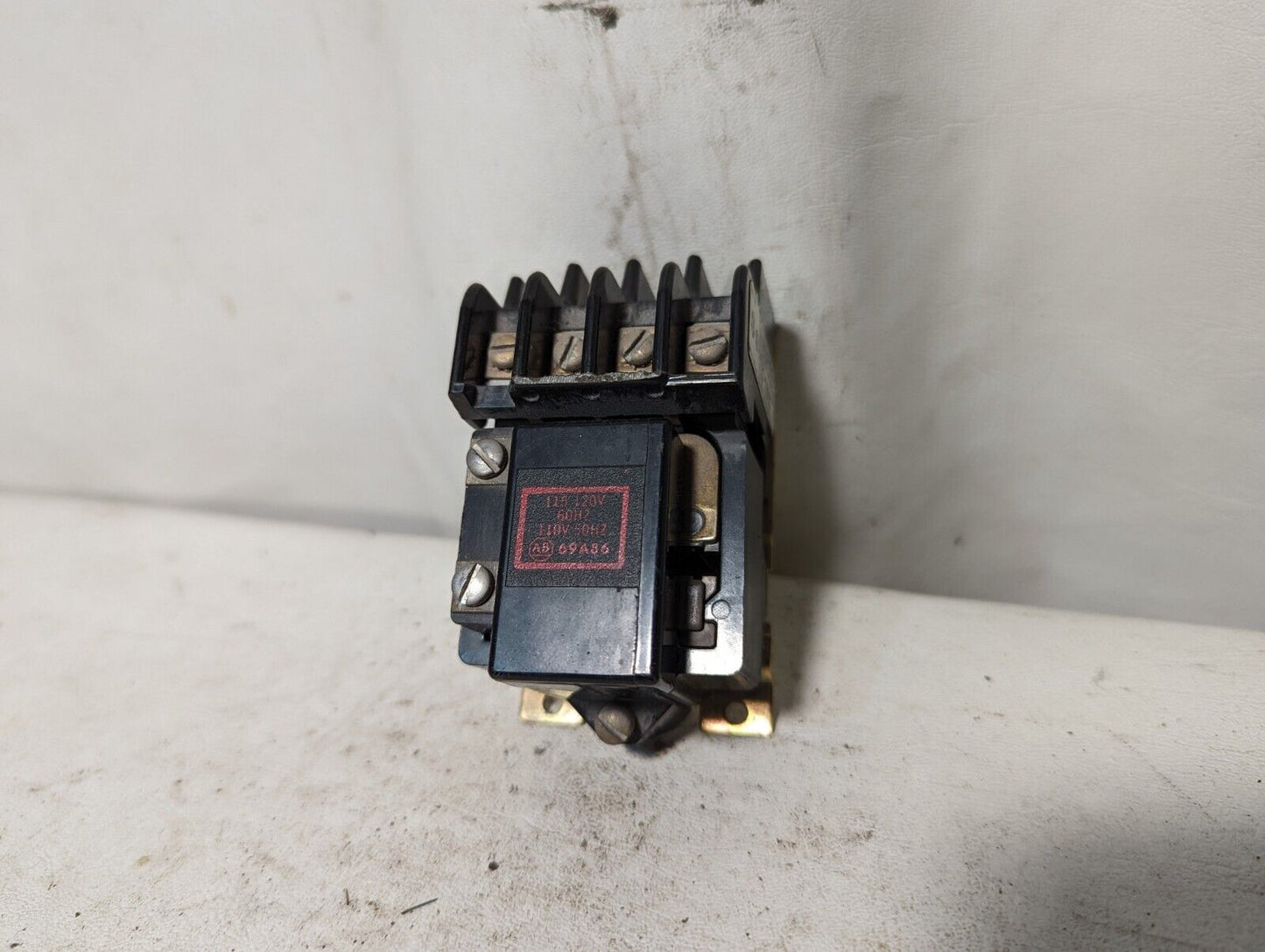 Allen-Bradley 702-TOD93 motor starter, NEMA sz 00, 110/115VAC coil