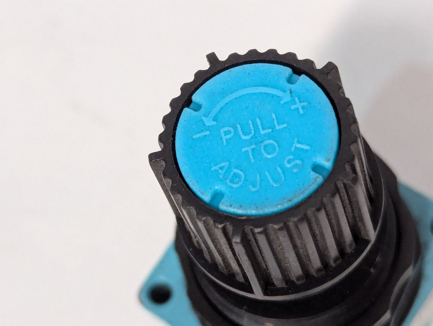 Wilkerson R00-01-L00 Air Filter Regulator H90, Pull to Adjust
