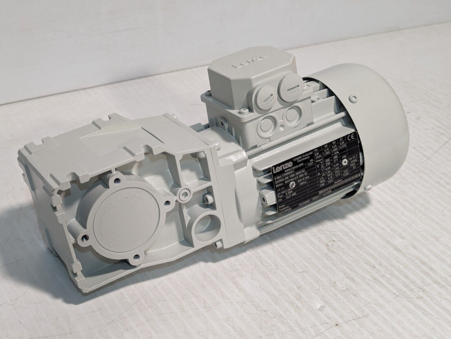 NEW Lenze GKR03-2M VBR 063C32 2-Stage Gearbox Motor - Free Shipping