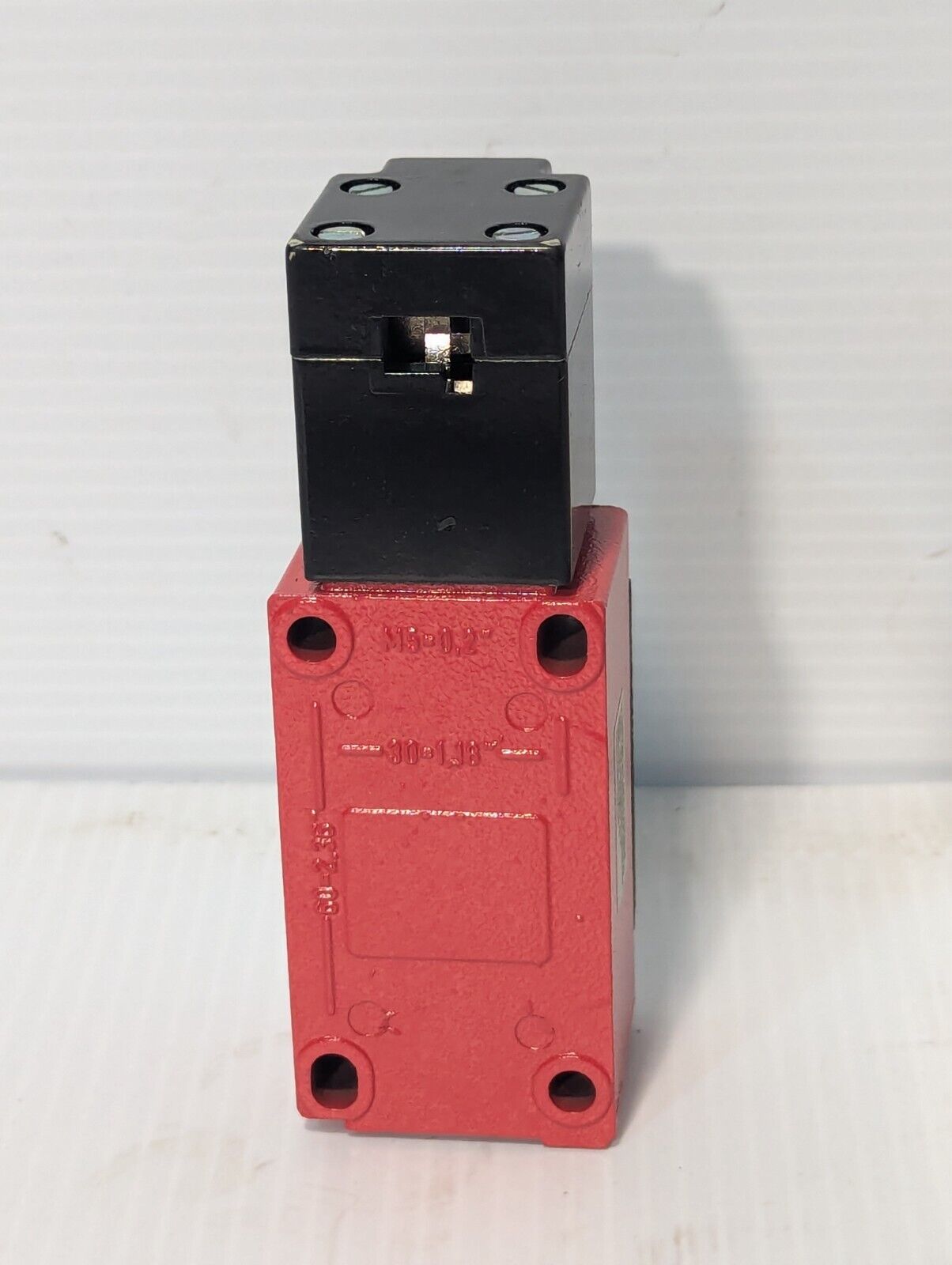 Allen Bradley 802F-E60M10 Safety Key Interlock Switch, Ser. A, 10a, 300VAC
