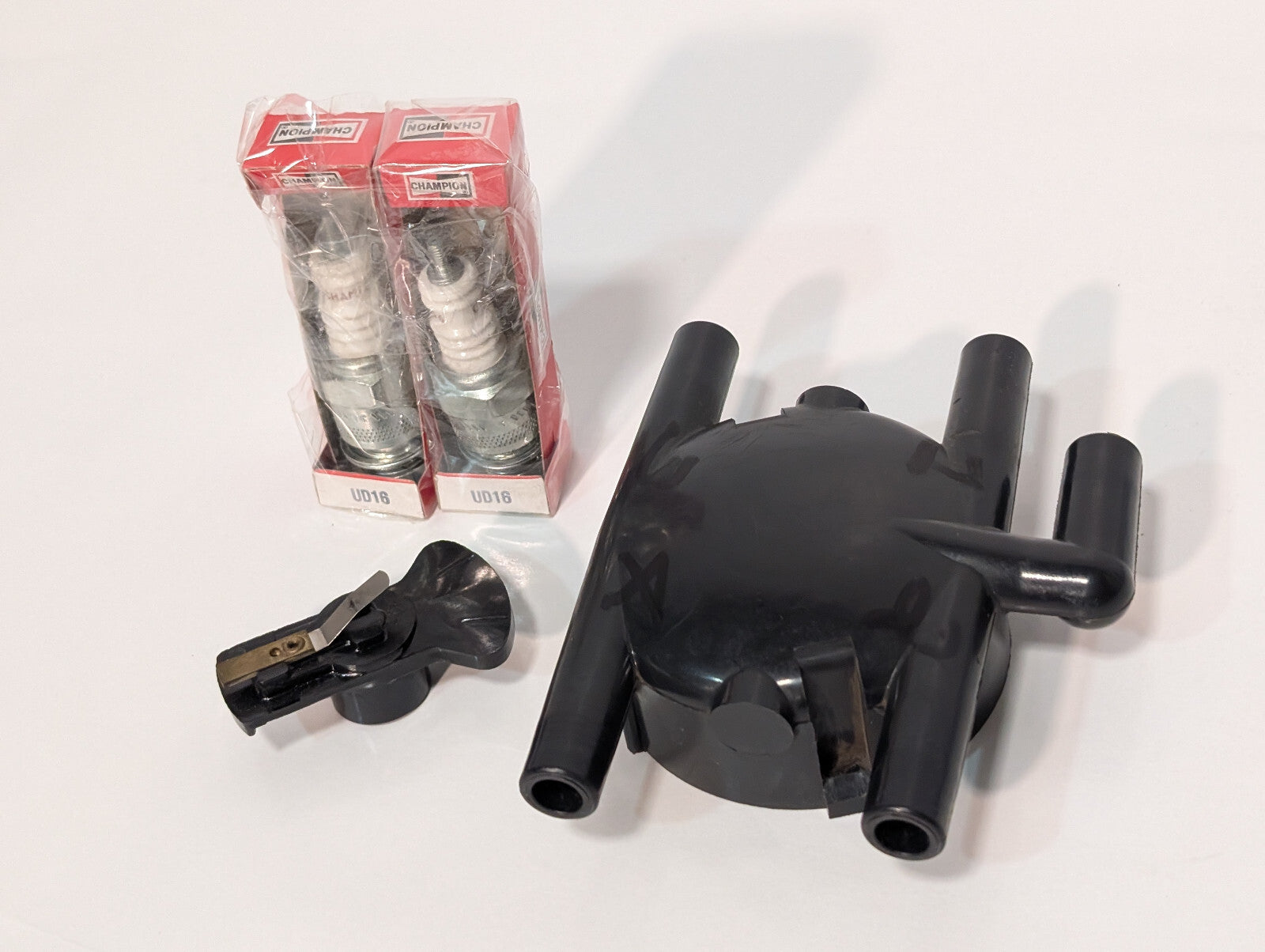 Standard Automotive Parts AL-147 Distributor Cap, (2) Champion UD16 Spark Plugs