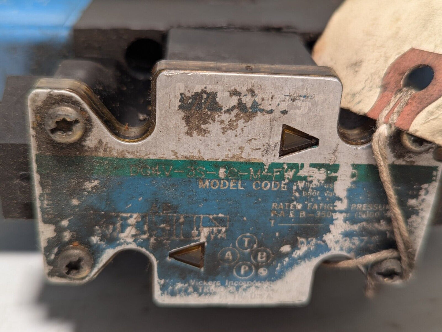 Vickers DG5S8-6C-M-B-20 Directional Control Valve