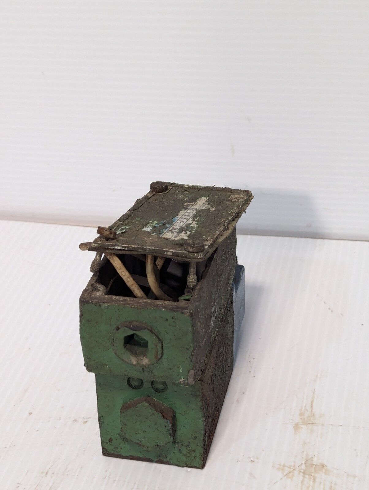Vickers DG4V-3-2A-M-W-B-40 valve with Vickers 633741 coil - Free Shipping
