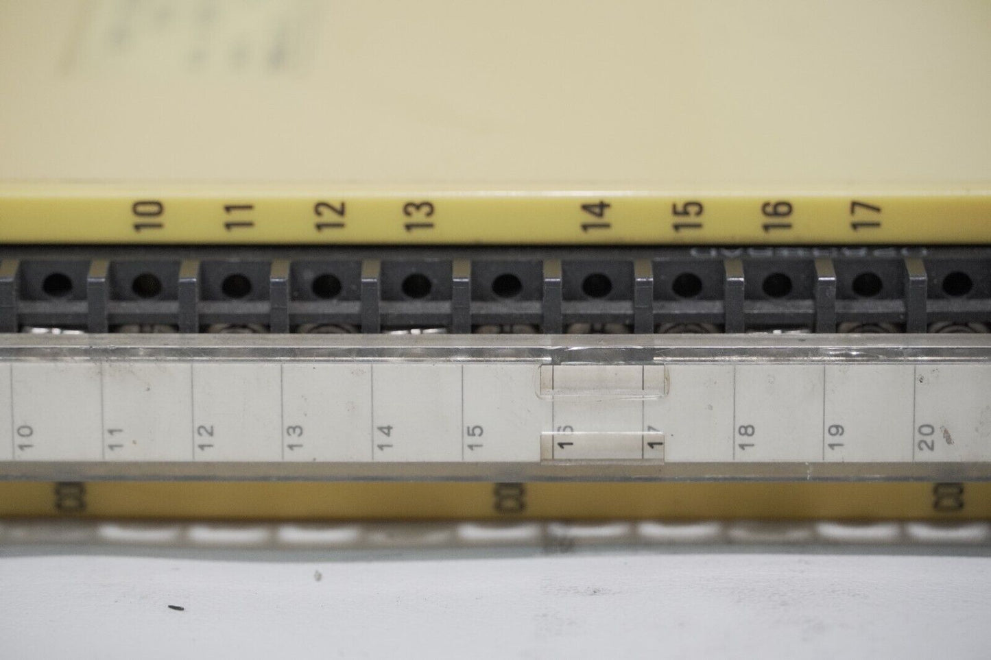 Fanuc A03B-0801-C117 output module, OA16D