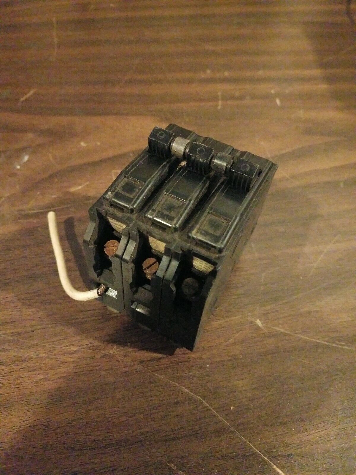 Square D QO-SWN 320, 20 Amp, 120/240VAC 3-pole circuit breaker