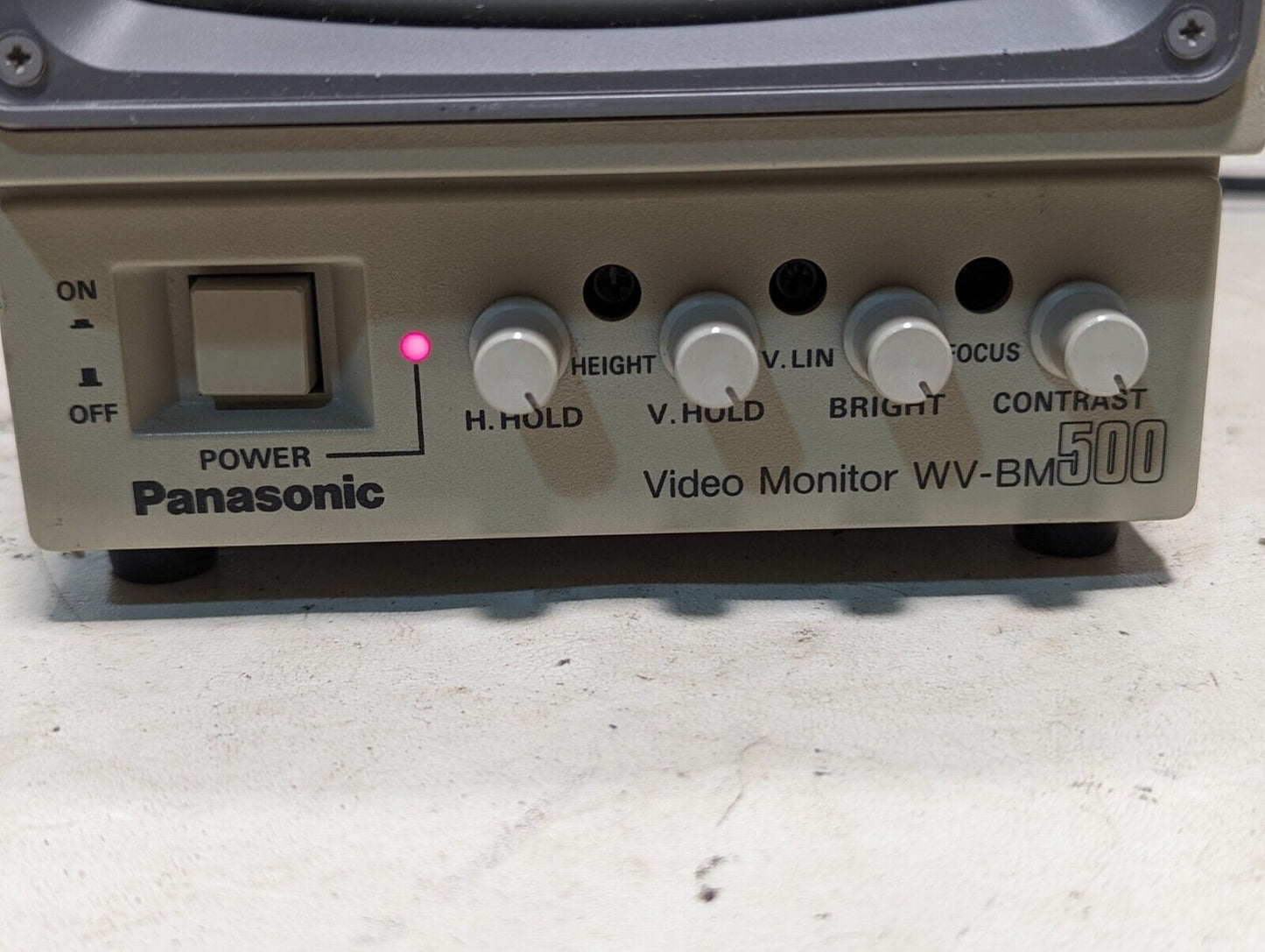 Pansonic WV-BM500 video monitor, powers on but does not display
