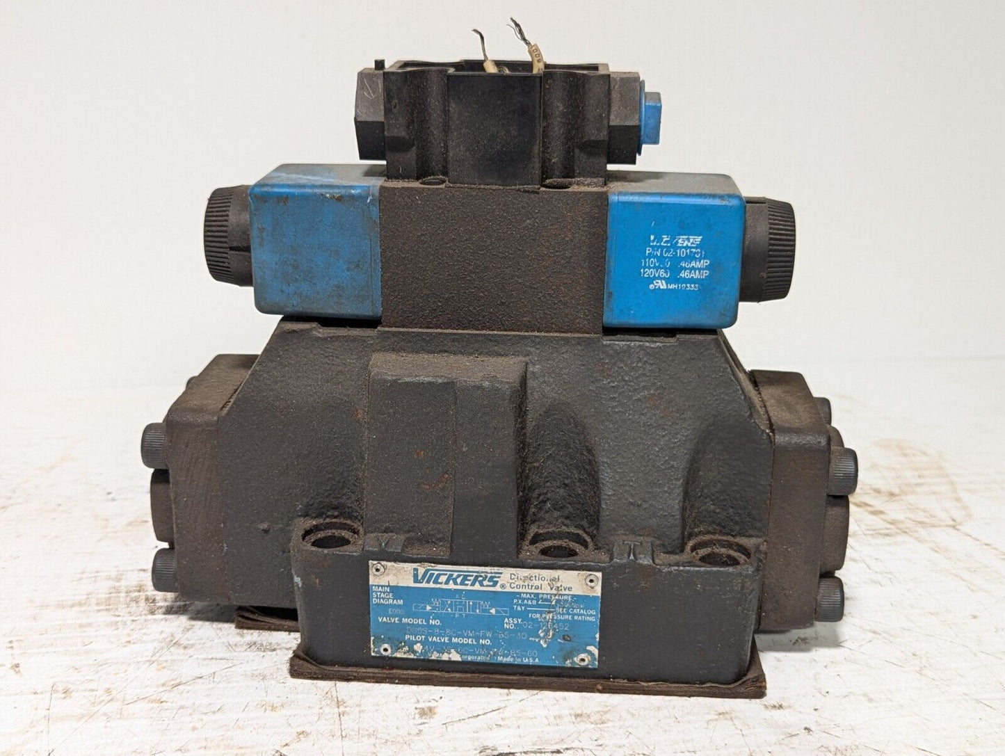 Vickers DG5S-8-8C-VM-FW-B5-30 Directional Solenoid Control Valve Assembly