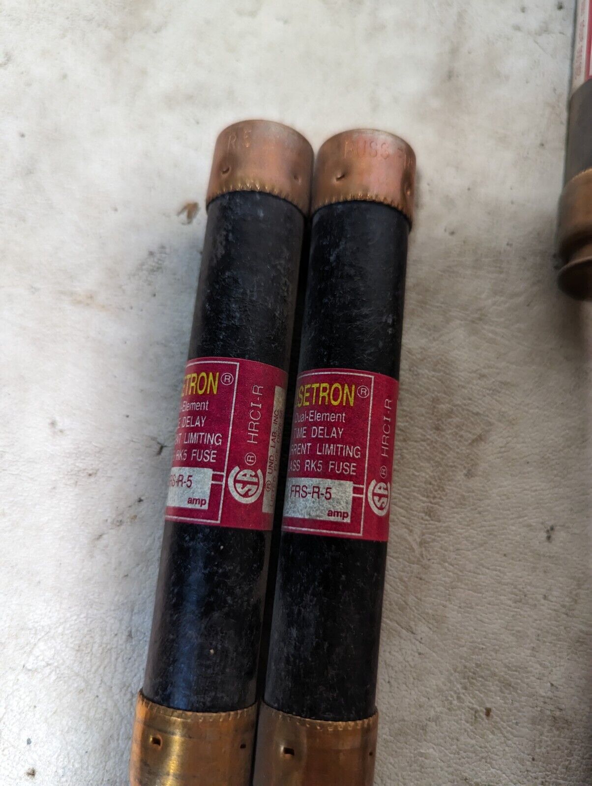Large lot of 100 FRS-R fuses, 18xFRS-R-9, 15xFRS-R-8, 7xFRS-R-6-1/4, 1xFRS-R-6,