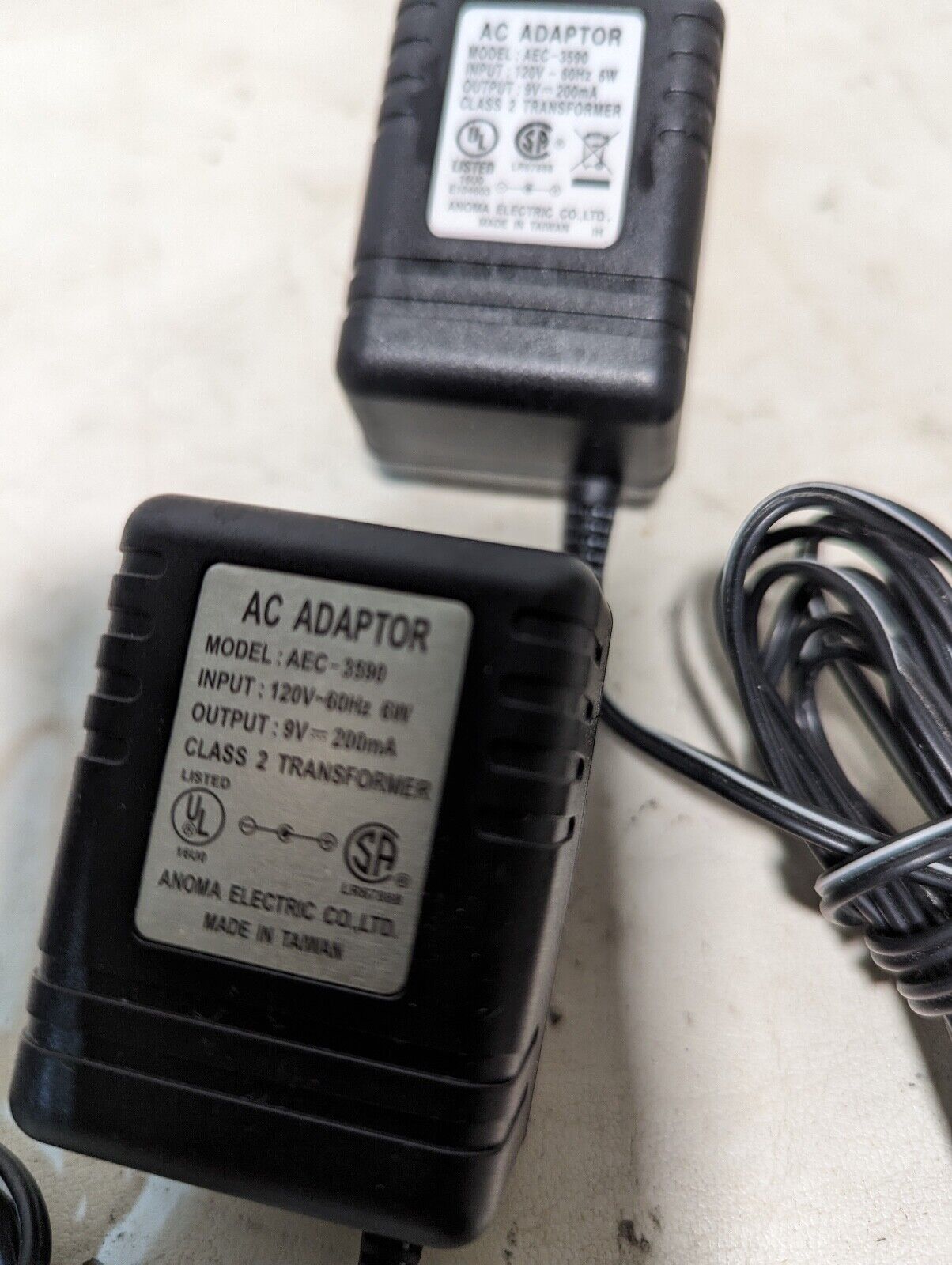 Lot of 2 Anoma AEC-3590 power adapters, out 9VDC@200mA, in 120VAC
