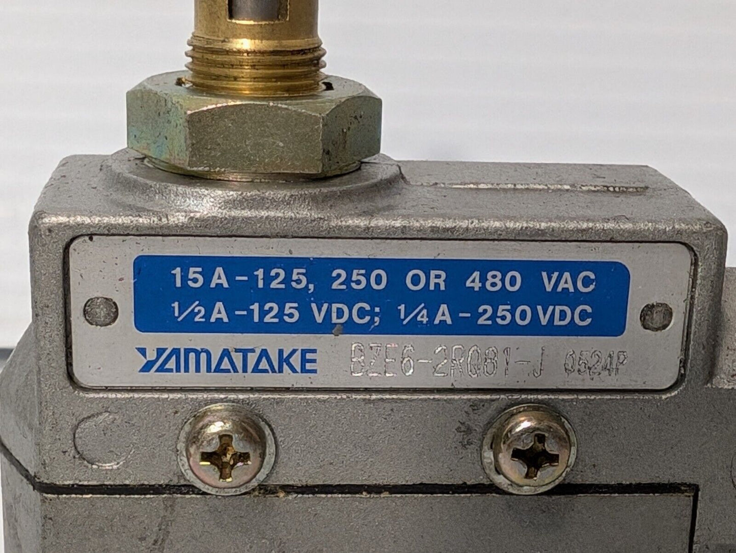 Yamatake Honeywell BZE6-2RQ81-J Micro Switch/Limit Switch - Free Shipping