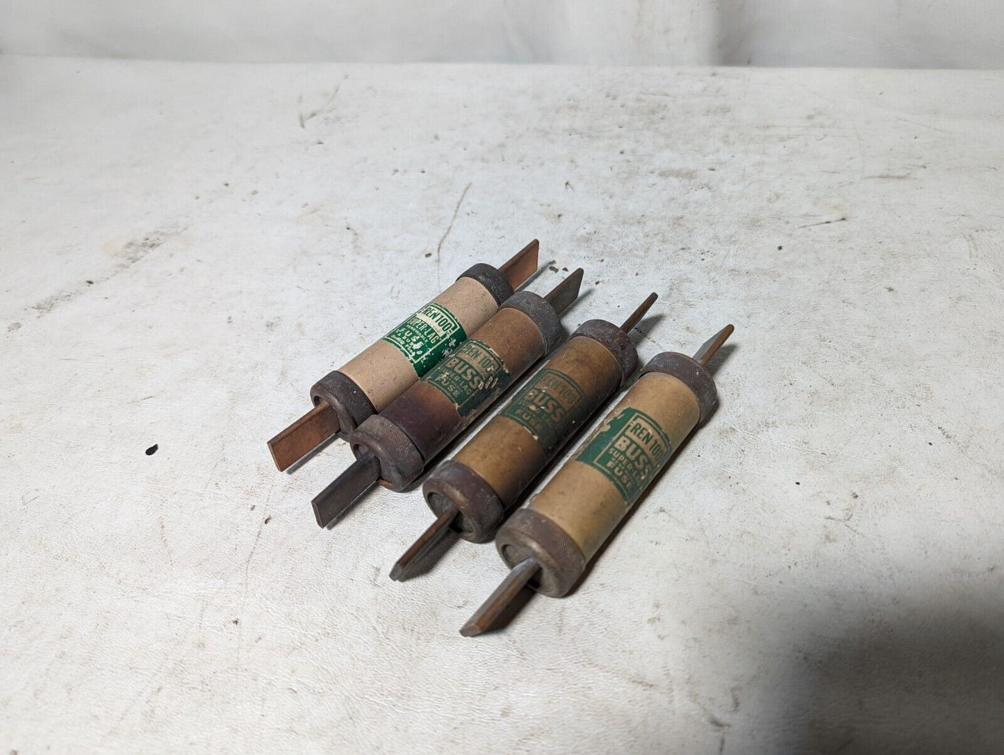 Lot of 4 Buss REN100 fuses, 100A, renewable, super-lag