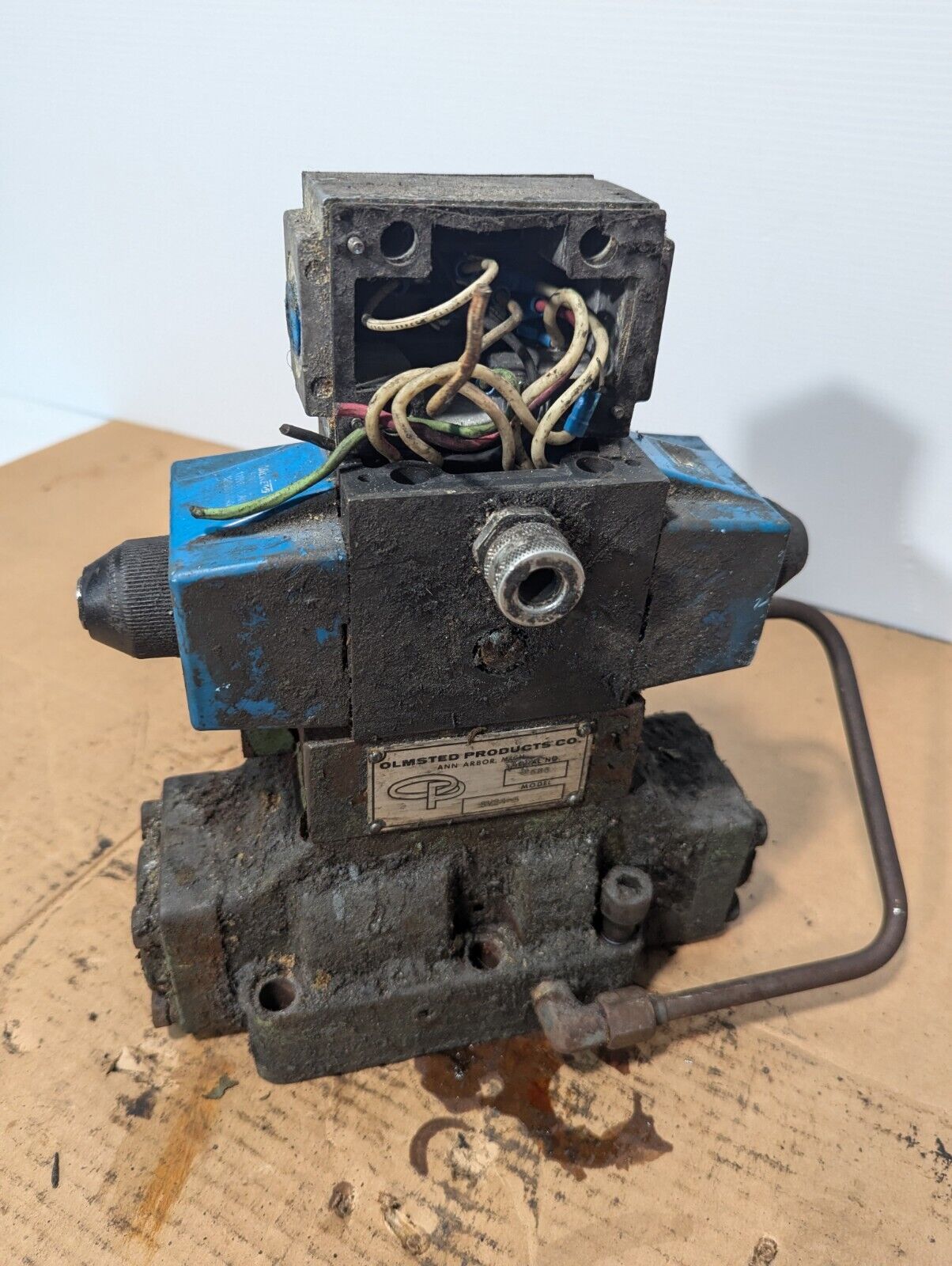 Vickers DG5S-8-2C-2-T-M-FW-B5-30 Directional Valve - Free Shipping