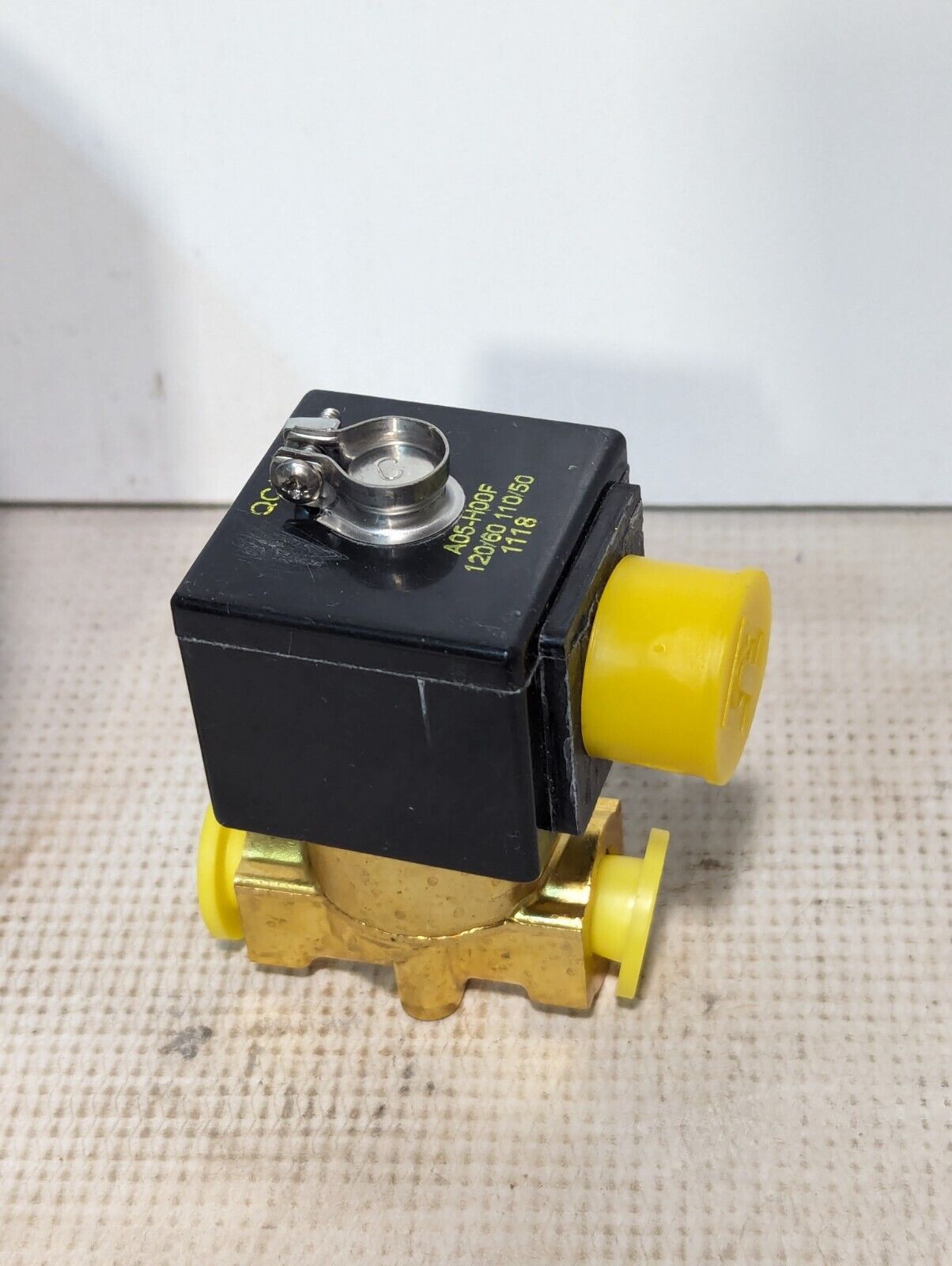 Parker 04F25C2222CAFPH05OJ68 Solenoid Valve, NPT 1/4", Orifice 11/32", 110/120v