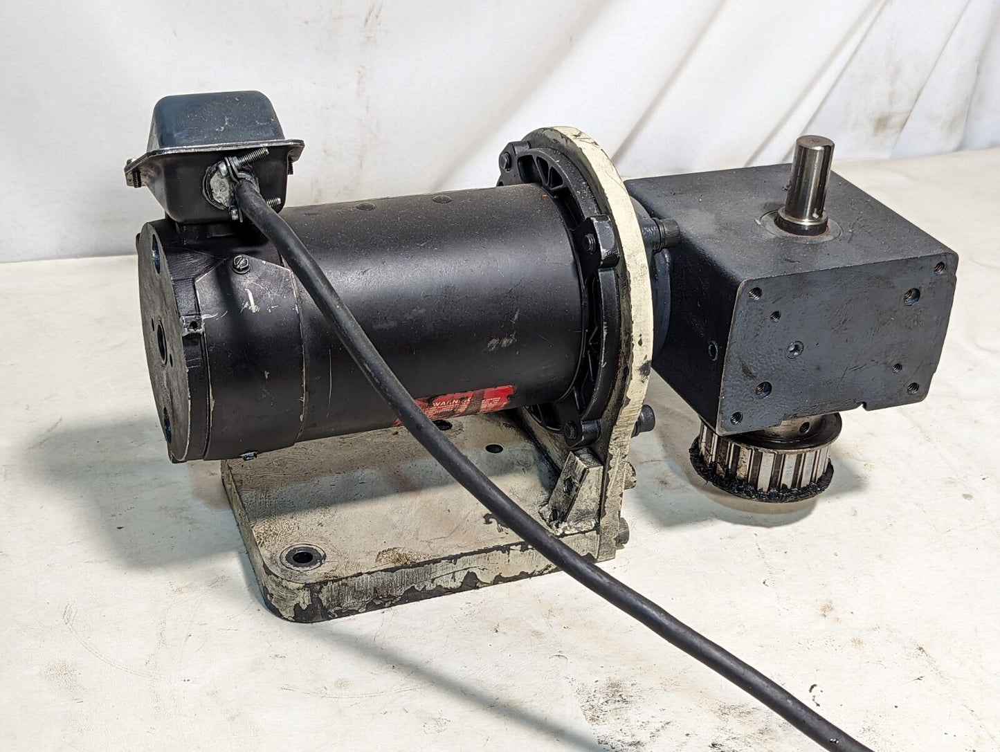 Unknown DC motor with Hub City 184 speed reducer, maybe Fincor 5009324 variable