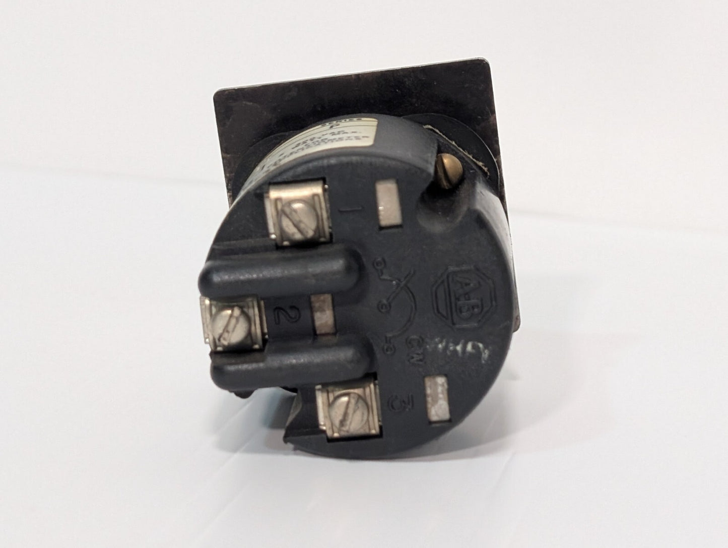 Allen Bradley 800T-U24 Series P Potentiometer 5000 OHMS 2W Max 300 VAC AB