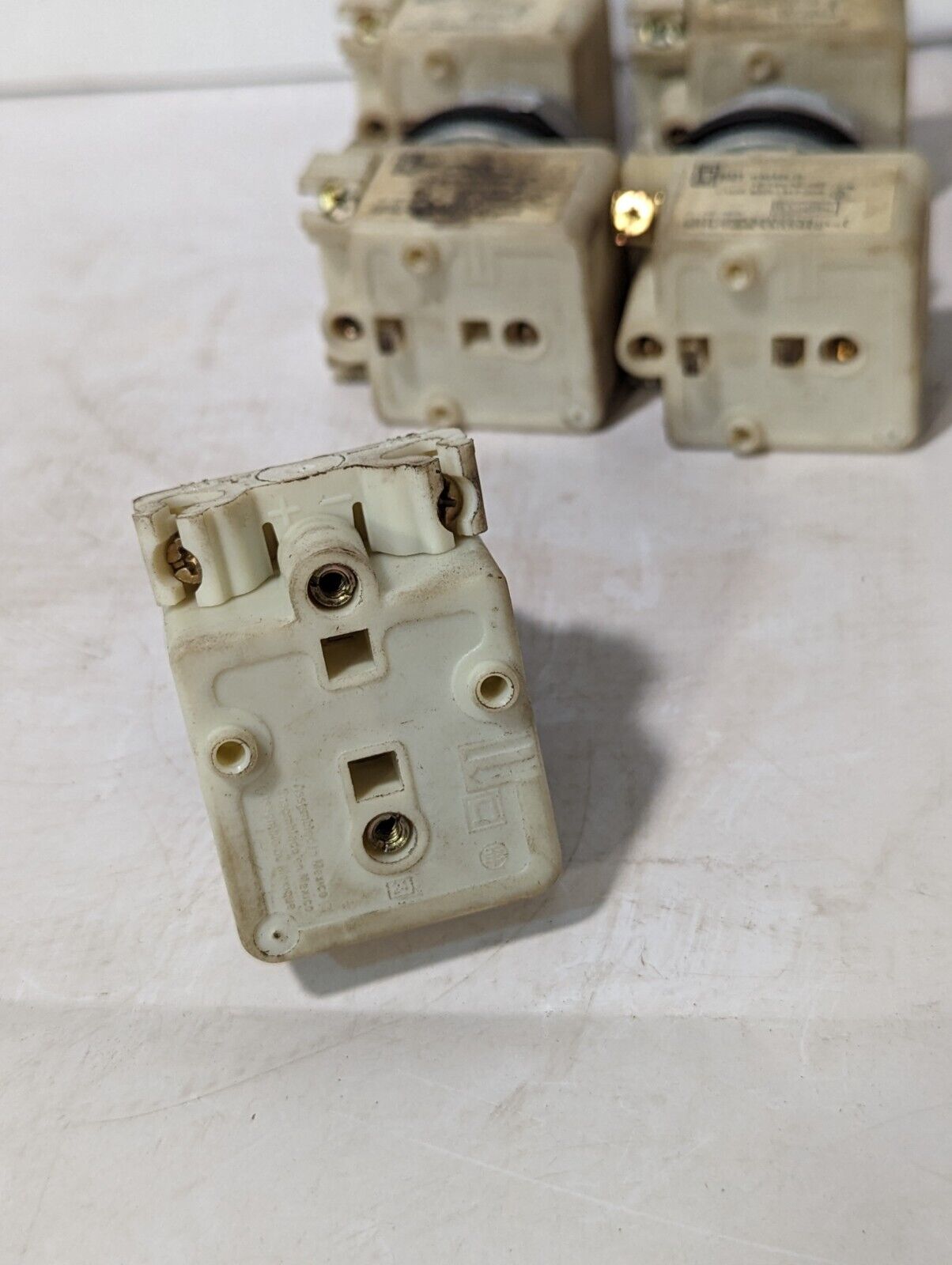 Lot of 5 Square D KM35LG/KM32LG Green Illuminated Pushbuttons 24-28V - Free Ship