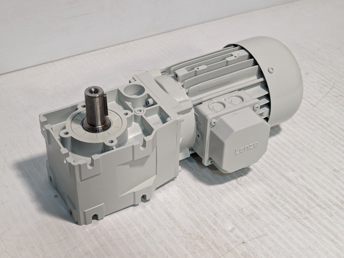 NEW Lenze GKR03-2M VBR 063C32 2-Stage Gearbox Motor - Free Shipping