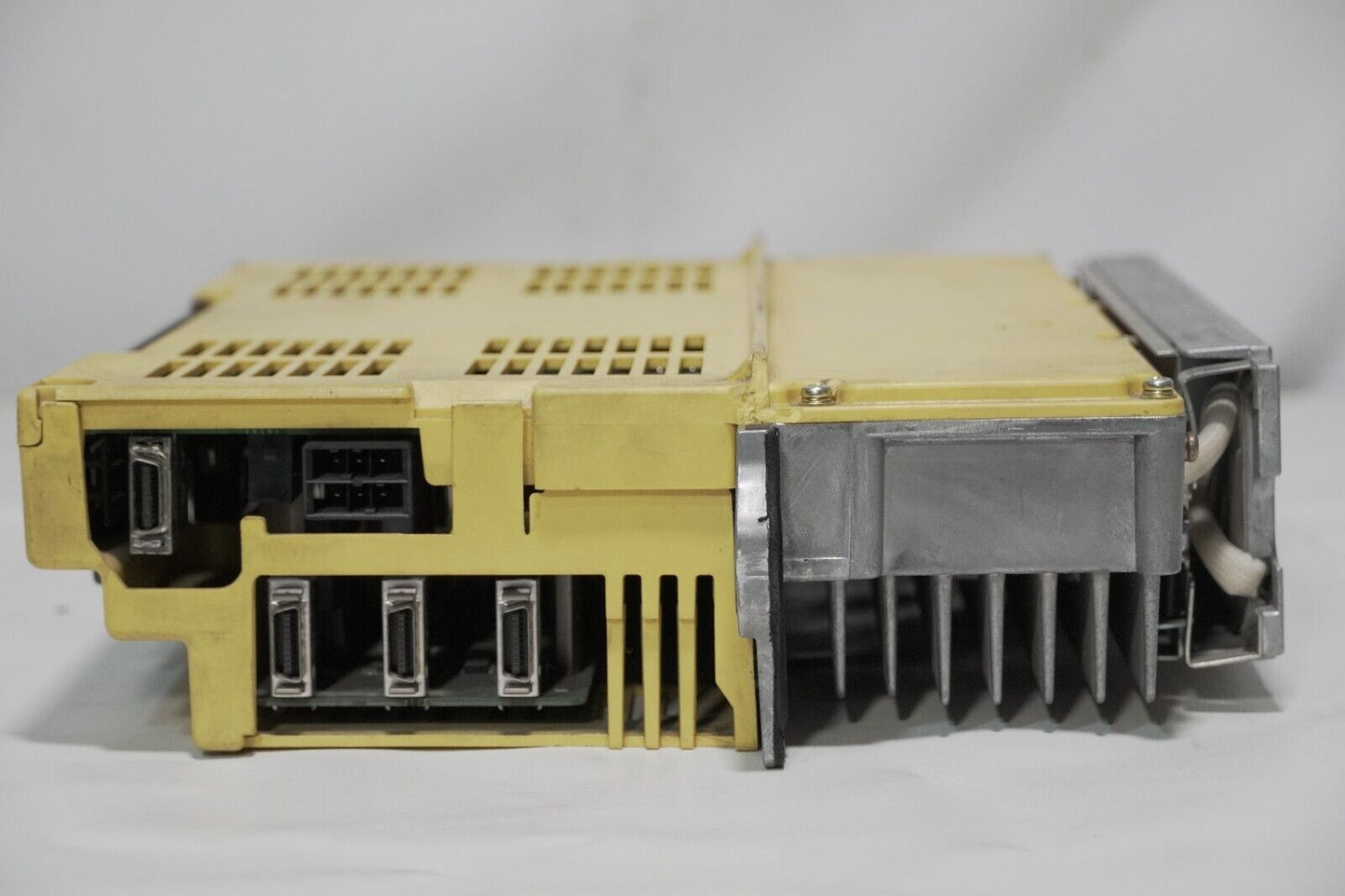 Fanuc A06B-6090-H004-R servo amplifier unit, rated input 200-230VAC, 12A, 230VAC