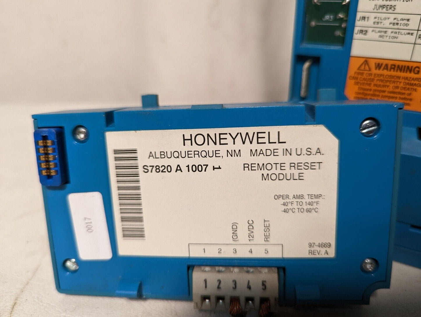 Honeywell RM7890D1004 burner control with R7847A1033 rectification flame amplifi