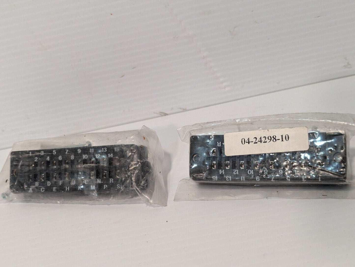 Lot of 2 Terminal Strip Blocks / Connectors, 15 Position, 04-24298-10 -Free Ship