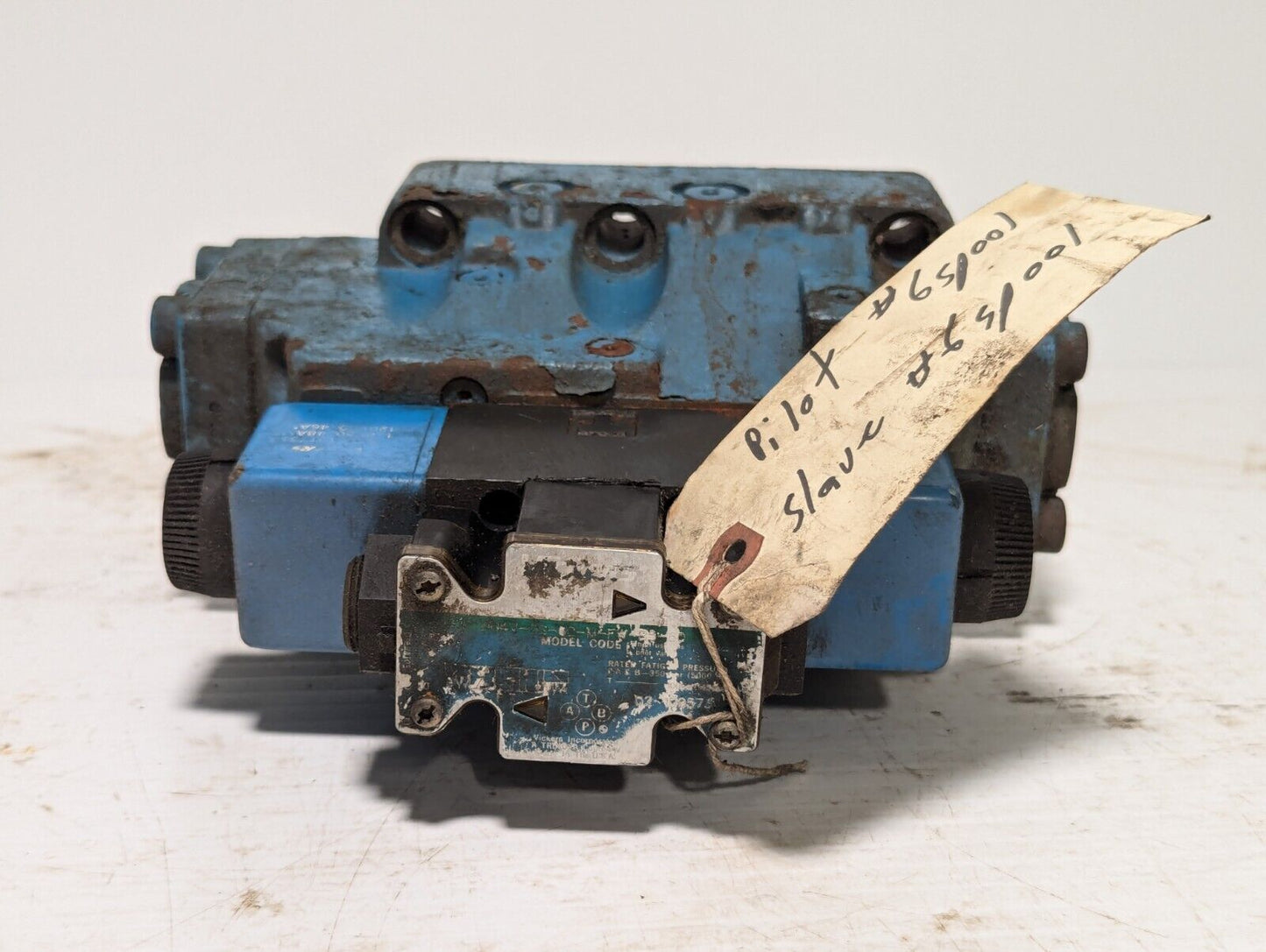 Vickers DG5S8-6C-M-B-20 Directional Control Valve