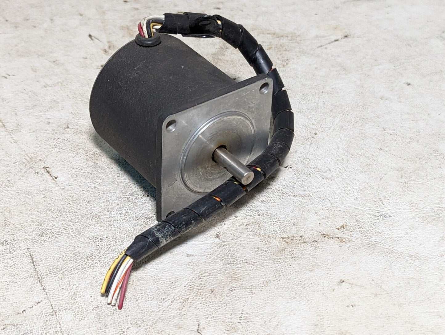 American Precision Industries 23H-501FC stepper motor
