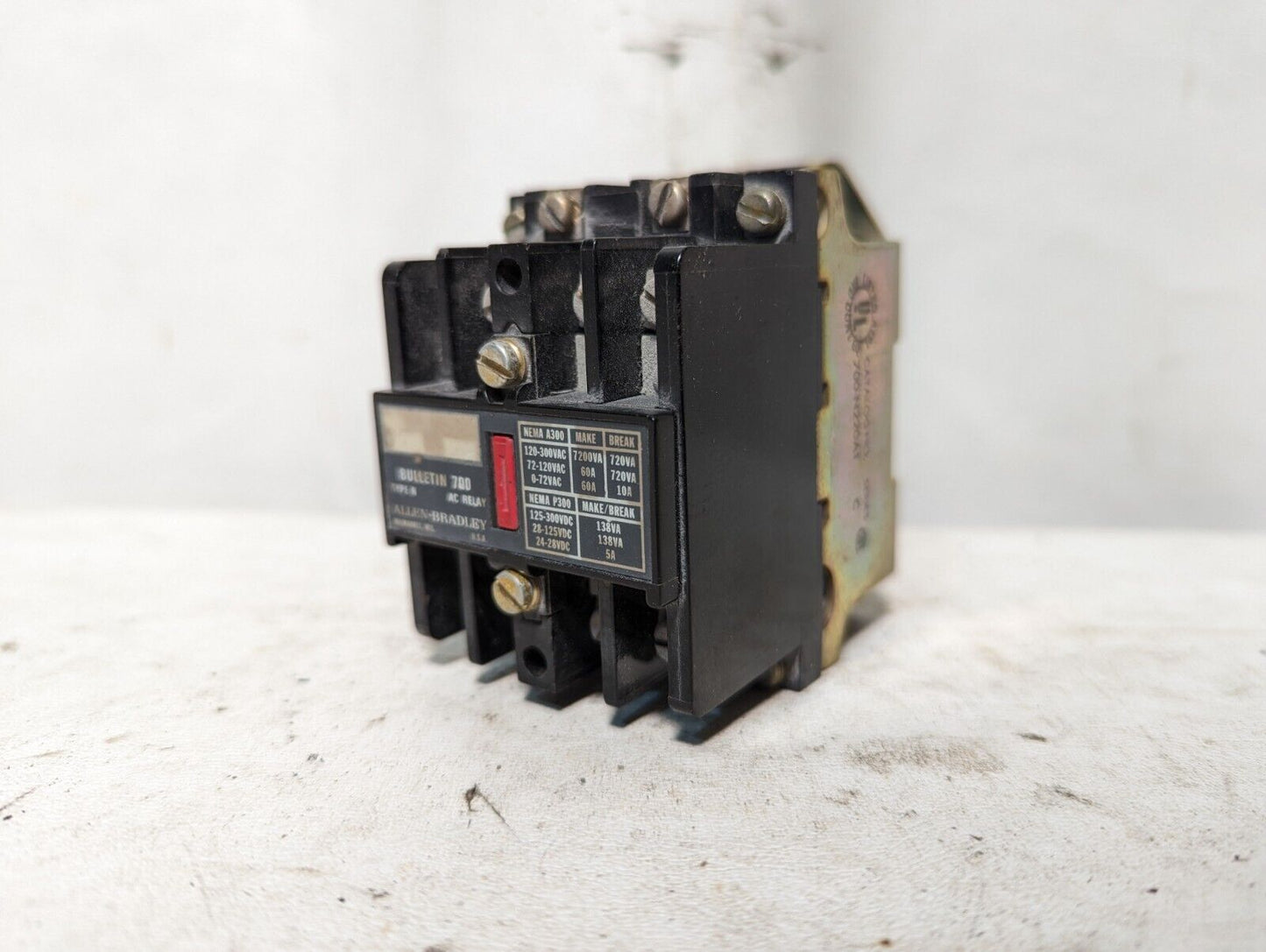 Allen-Bradley 700-N220A1 relay, type N, AC relay