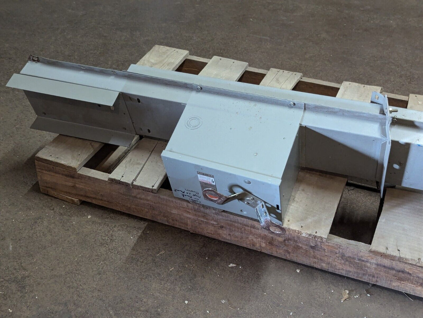 I-T-E ABD4024 BD Busway, 225A, 480/277V, 3 phase, 4 wire, 10 ft, Aluminum