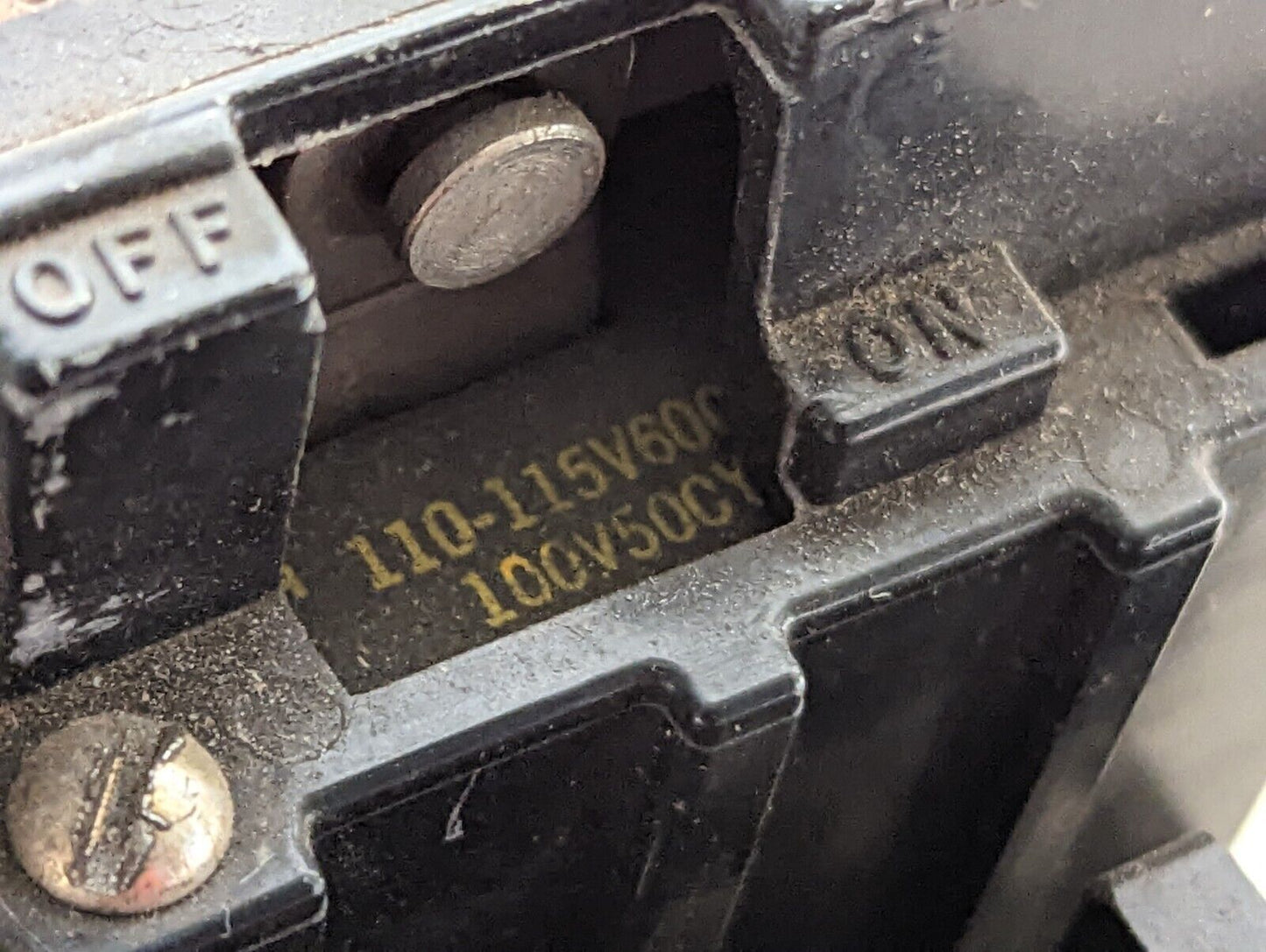 Square D 8536AO2 starter, NEMA size 00, 110-115V 60Hz, 100V 50Hz coil