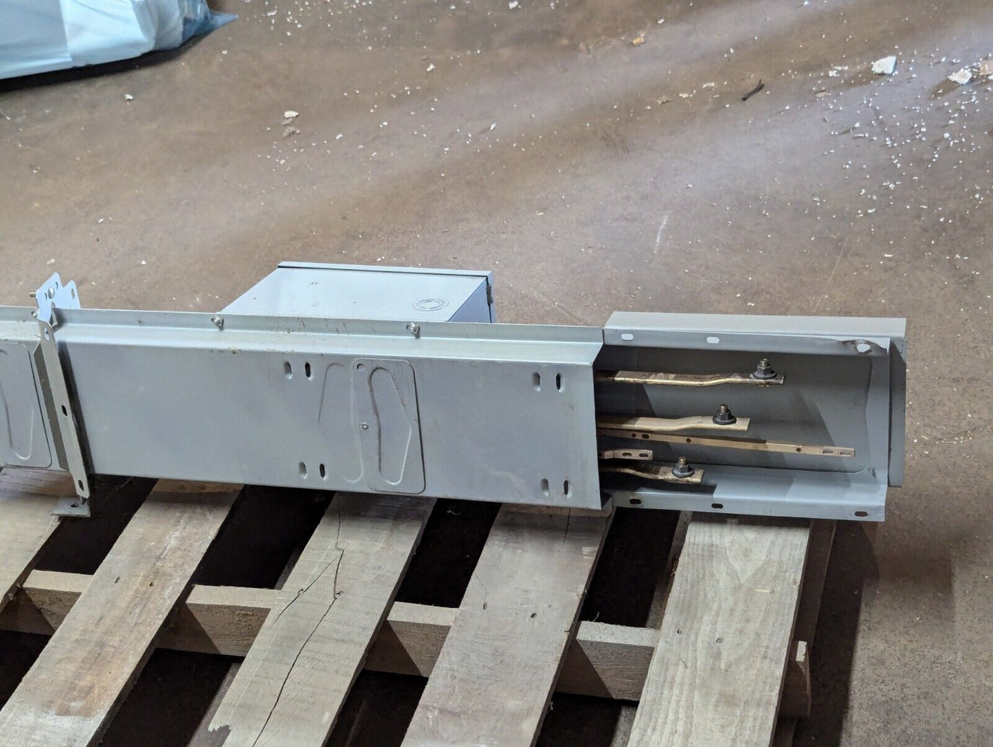 I-T-E ABD4024 BD Busway, 225A, 480/277V, 3 phase, 4 wire, 10 ft, Aluminum