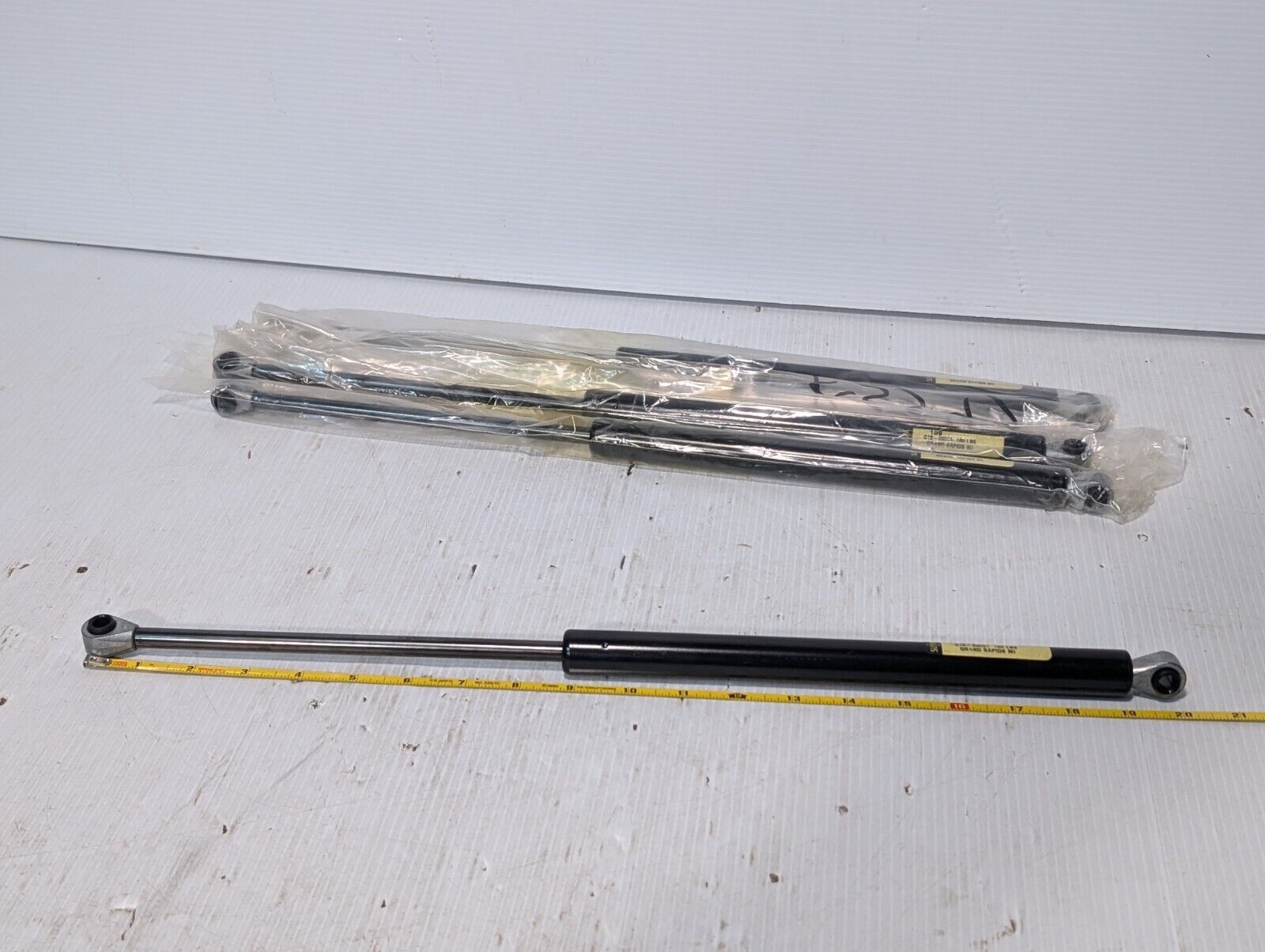 Suspa ® C16-00001 Gas Prop Strut Shock 19.5" 160 lbs. (Set of 2) - Free Shipping