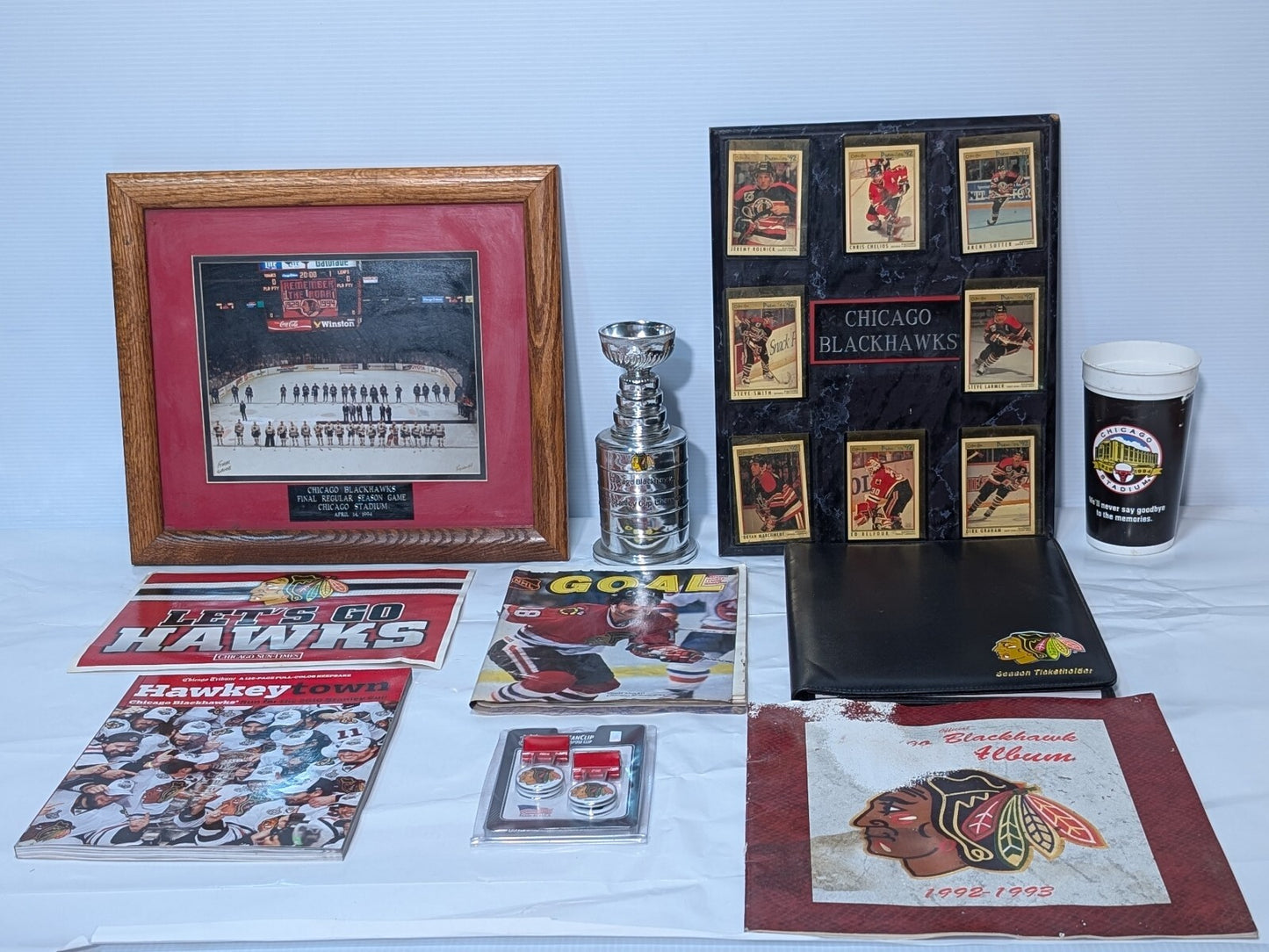 Lot of 10 Pieces - Chicago Blackhawks Collectables \ Memorabilia
