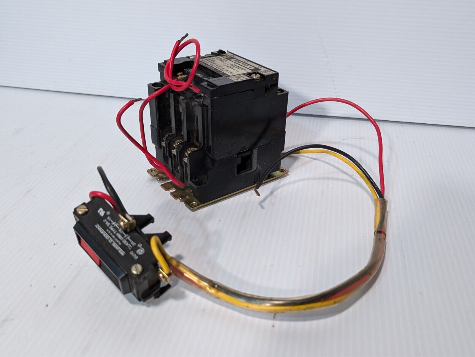 Square D 8536SBG2 motor starter, NEMA sz 0, 3HP, 220/240VAC coil