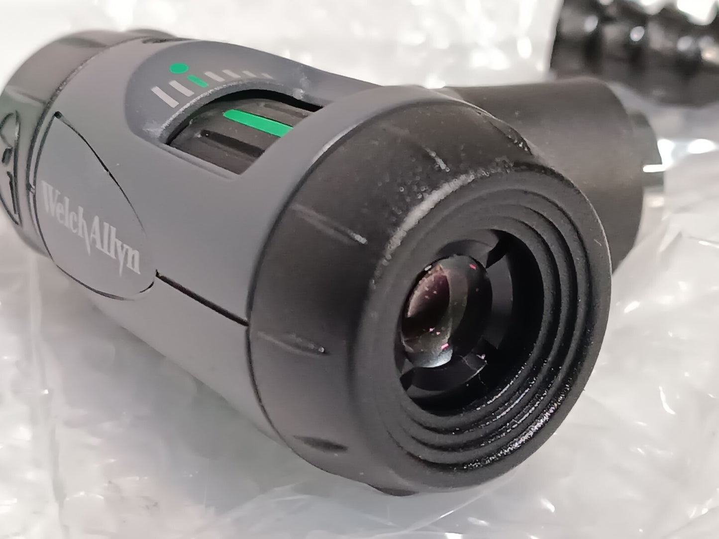Welch Allyn 23820 MacroView Plus Otoscope takes 3.5V Halogen, 901021