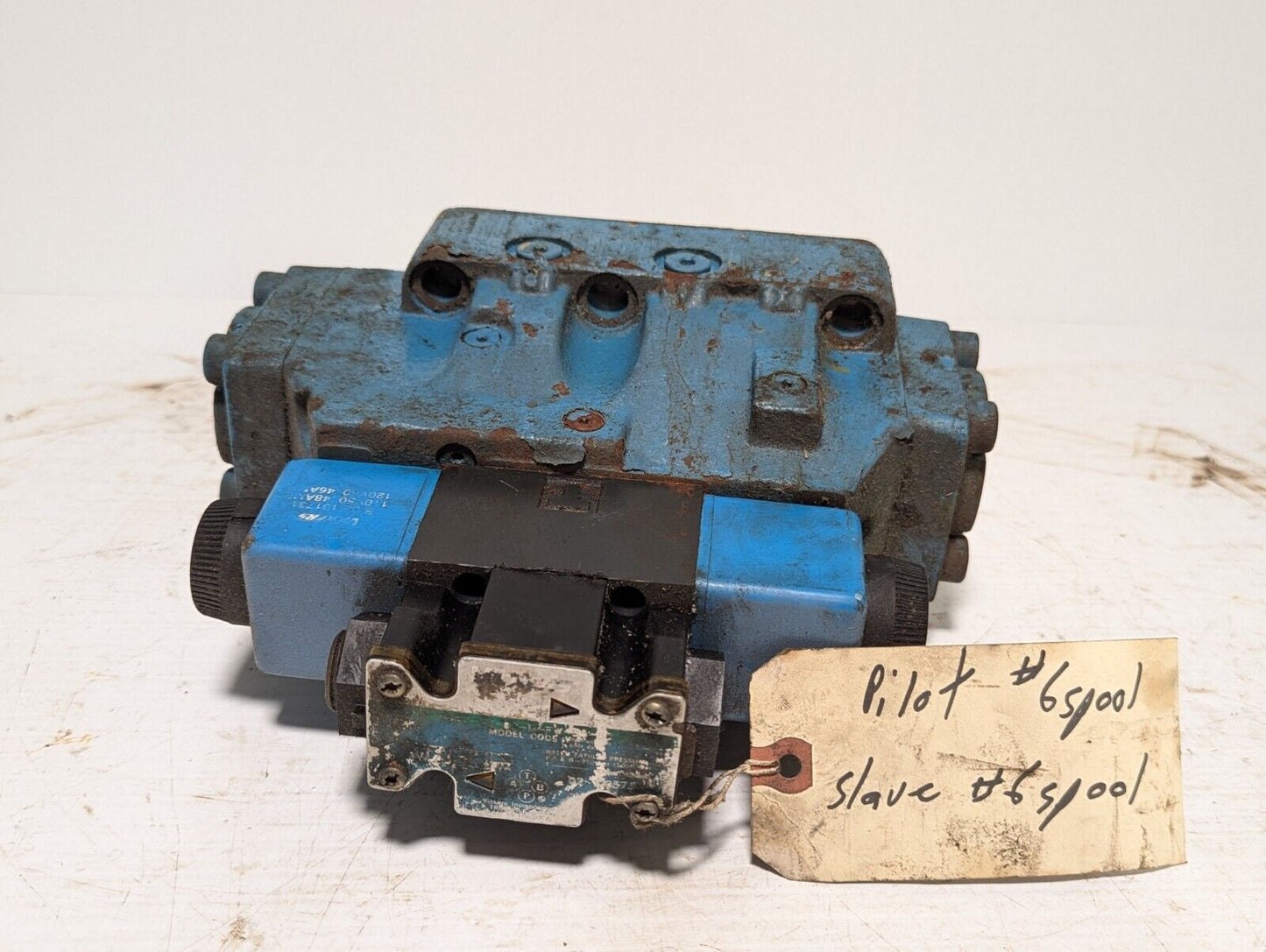 Vickers DG5S8-6C-M-B-20 Directional Control Valve