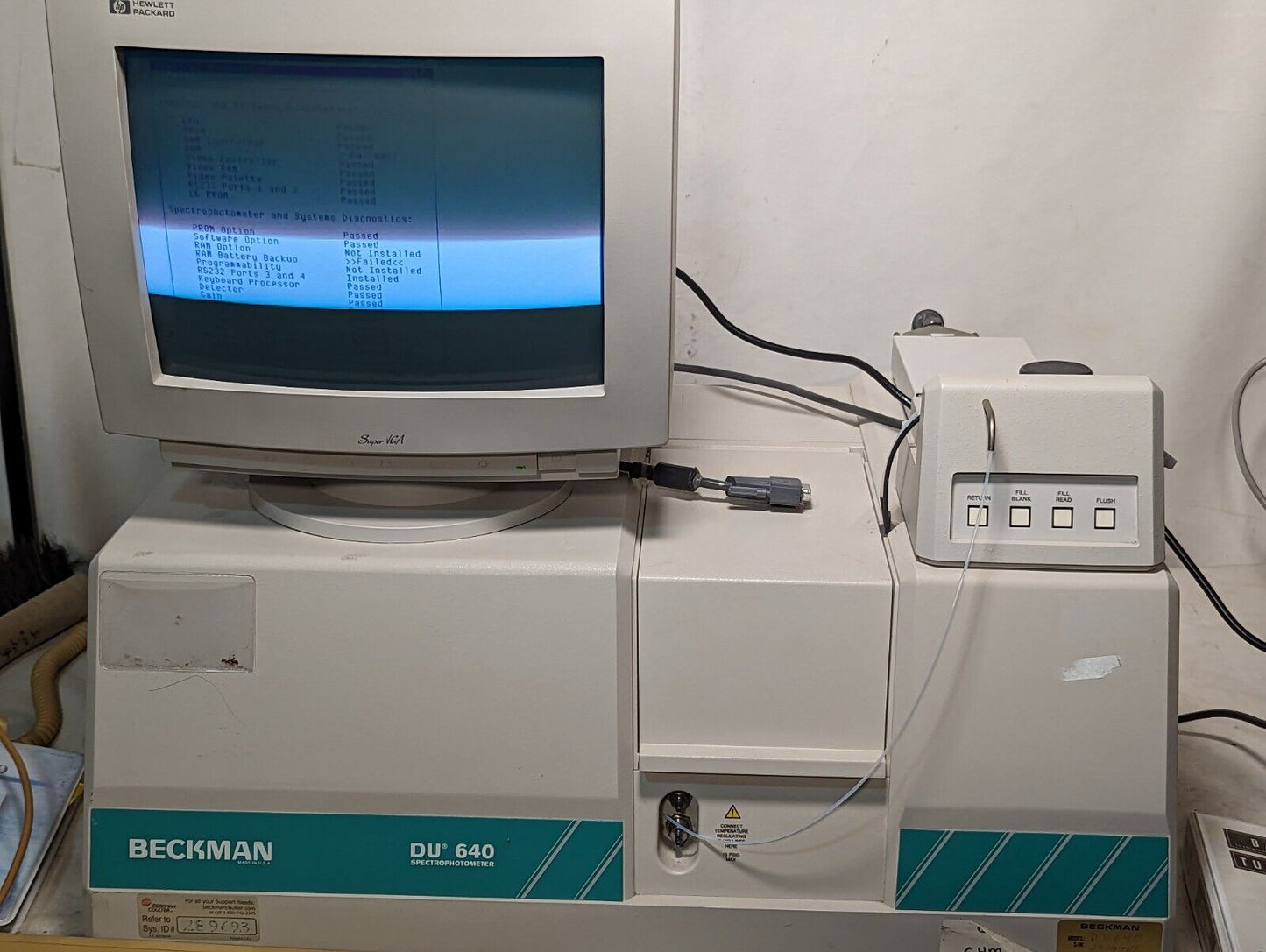 Beckman DU640 spectrophotometer with lots of accessories, manuals