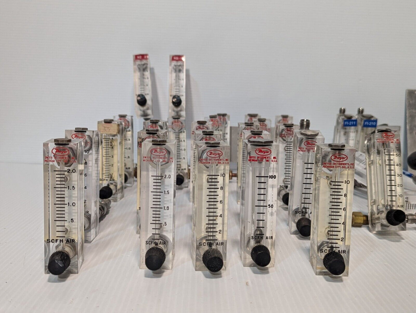 (1) Dwyer VFA-4-SSV Flow Meter 1-10 Scale SCFH Air