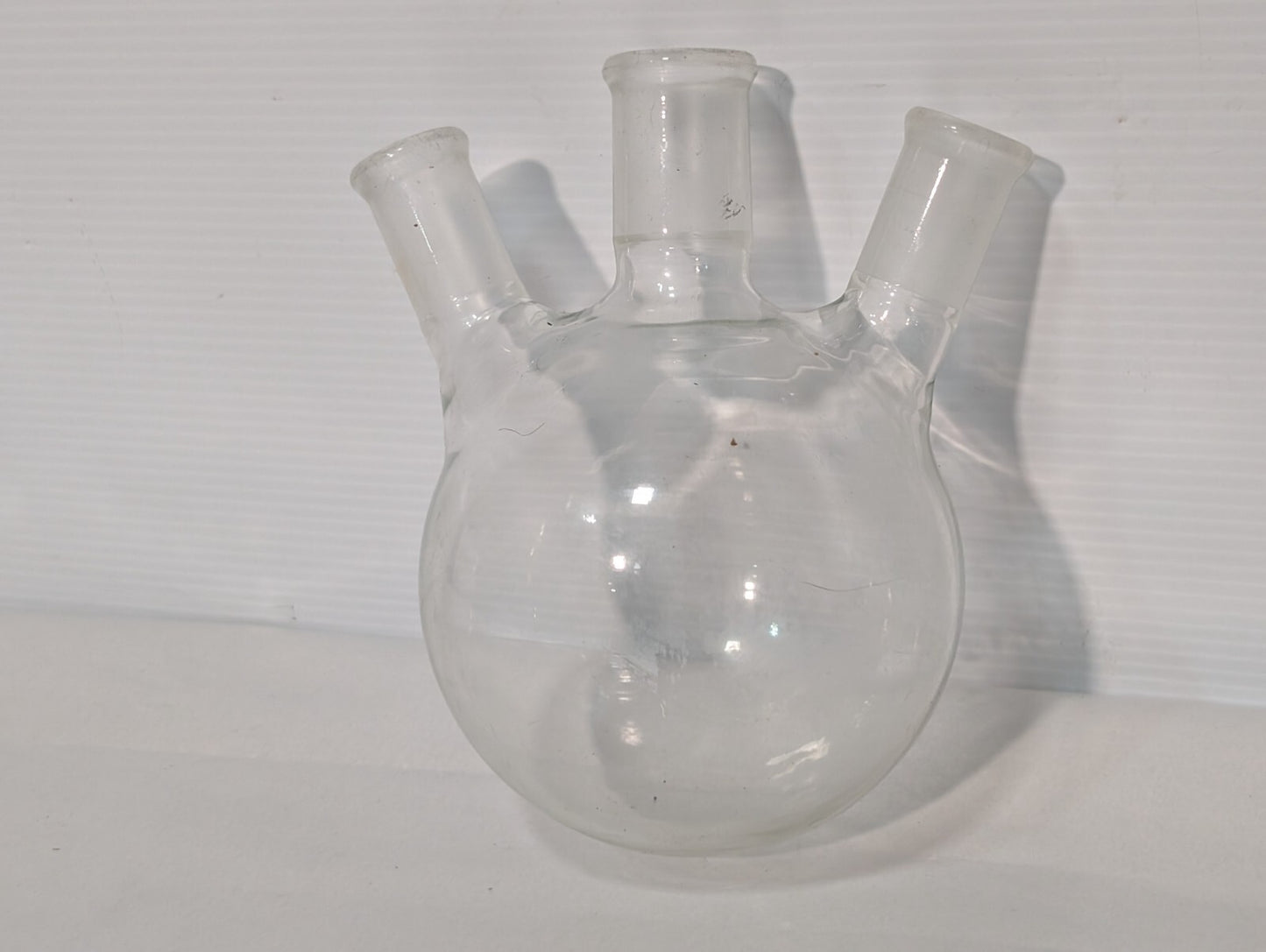 Unbranded 1000mL Round Bottom, 3-Neck Boiling Flask, Angled Joints