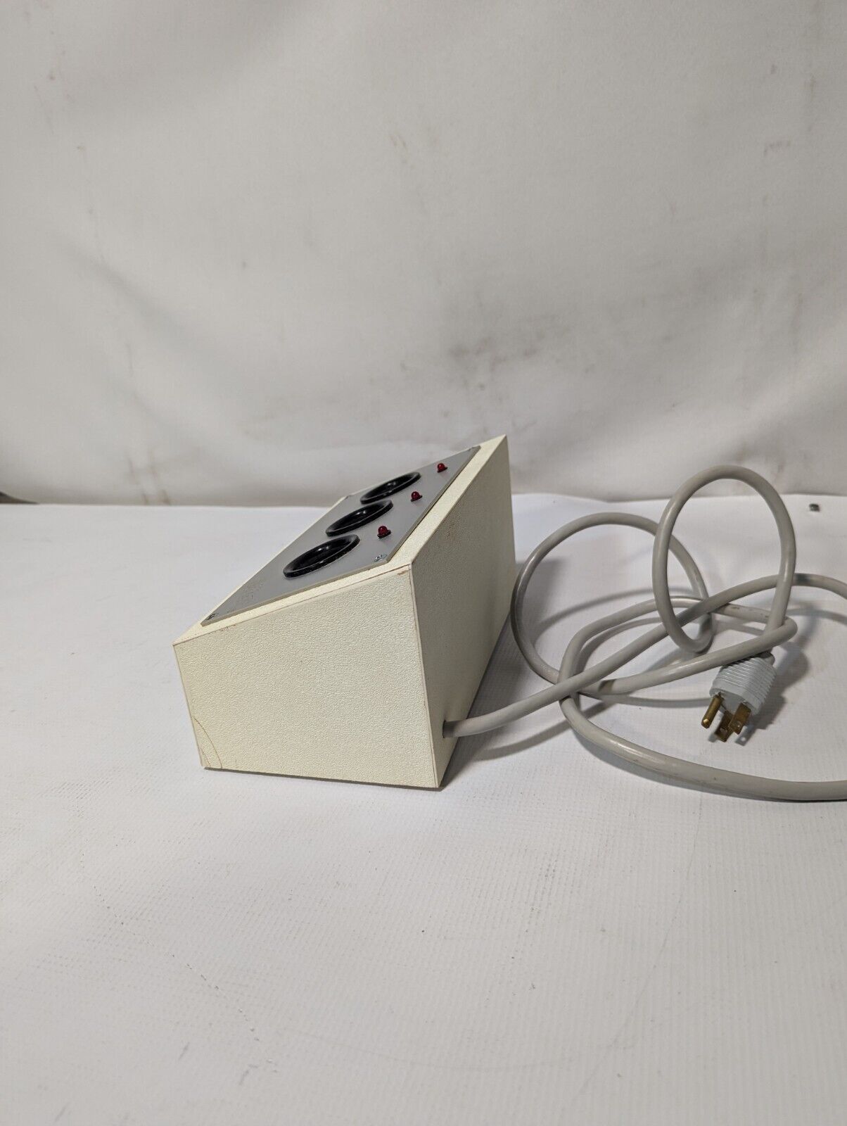 Unbranded 3-Well Charging Station