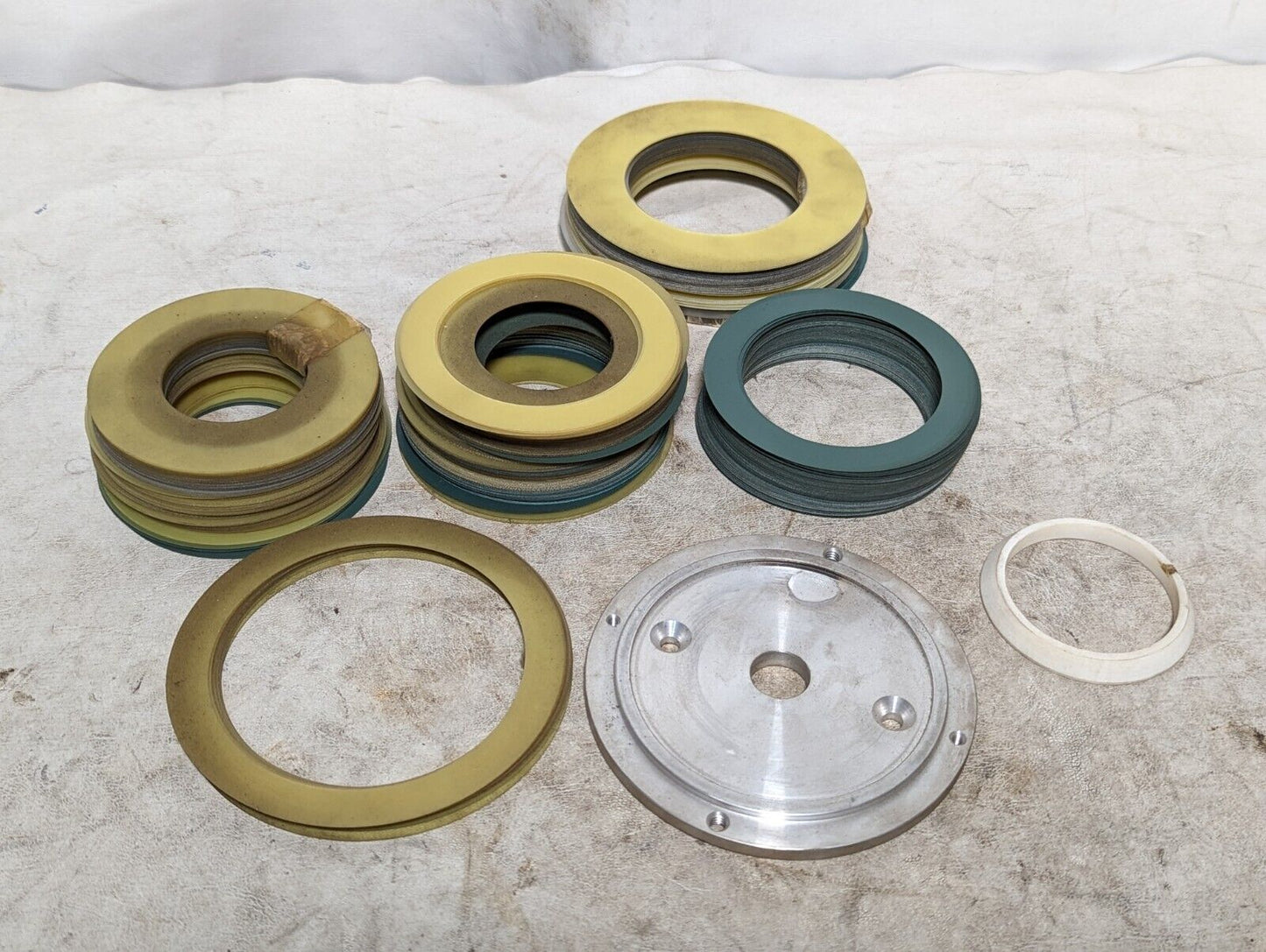 Lot of rubber/plastic gaskets/large washers as pictured