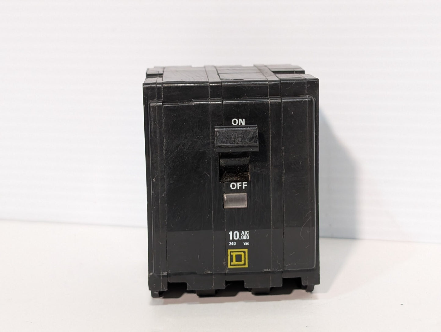 Square D QO315 Molded Case Circuit Breaker, 15A, 240V, 3-Pole, 3-Phase, Plug-In